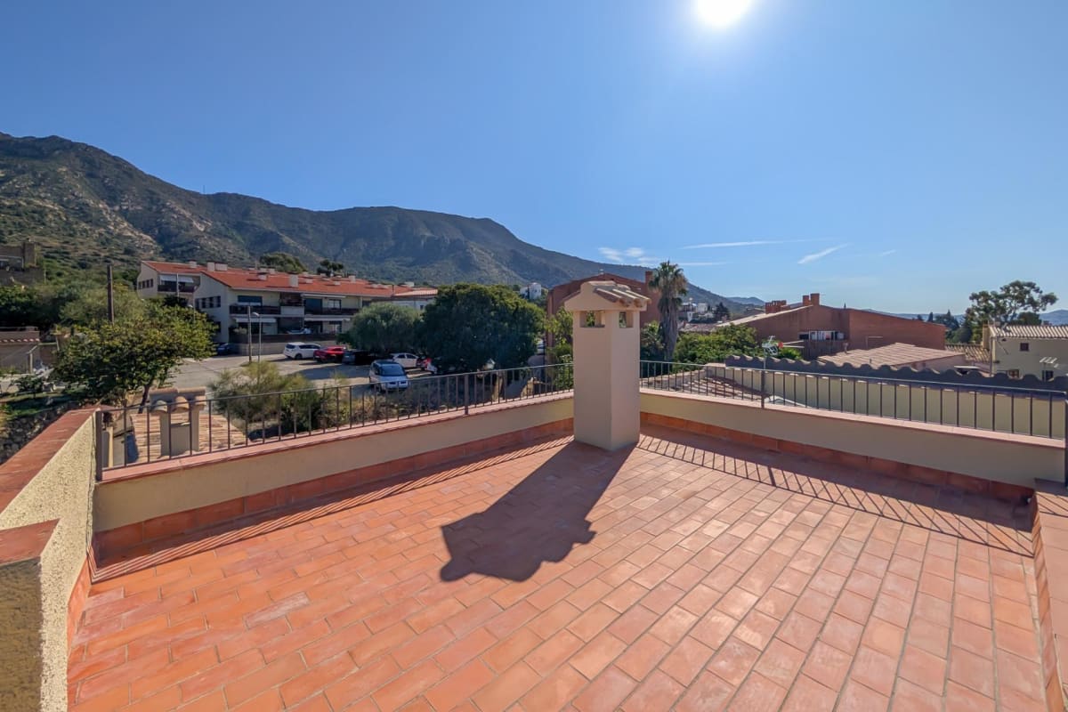Chalet independiente en venta en Palau Savardera — 24