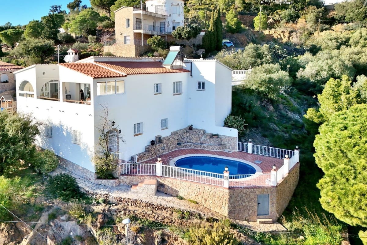 Villa con espectaculares vistas a la bahía de Roses y piscina privada — 2