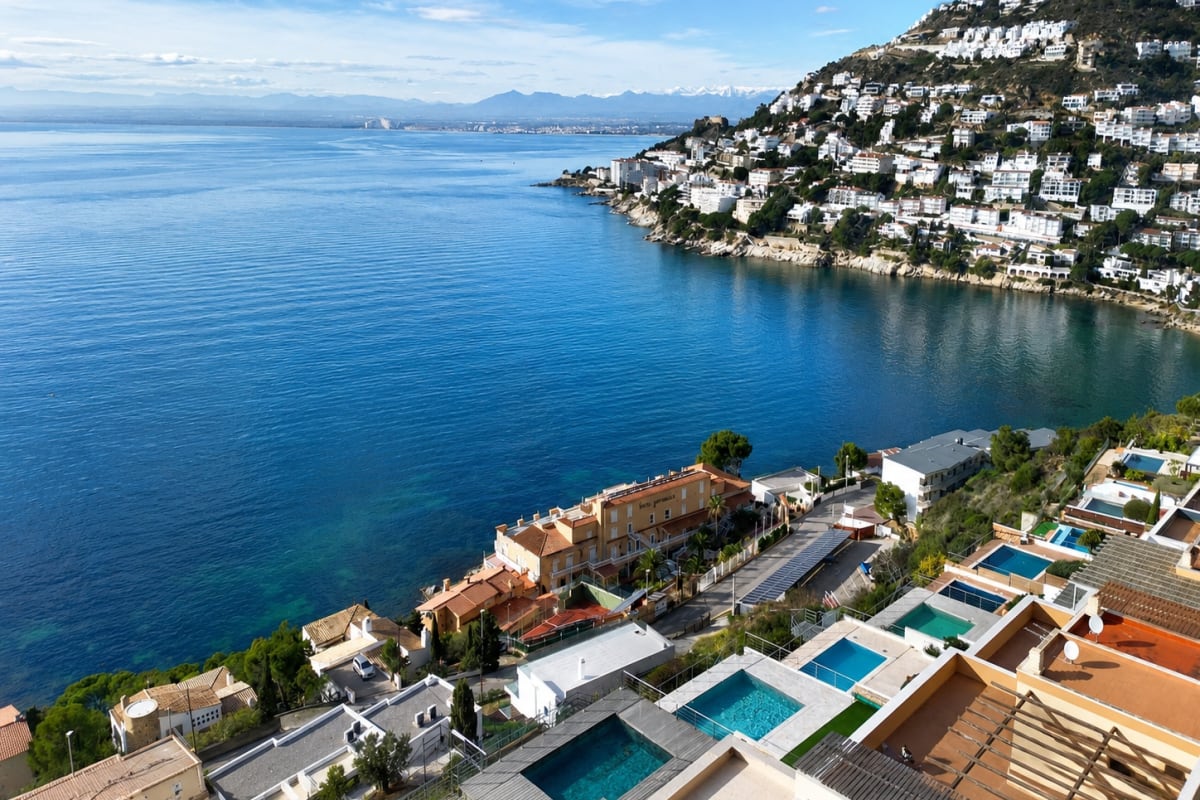 ESPECTACULAR CASA CON PISCINA I VISTA PANORAMICA A ROSES — 16