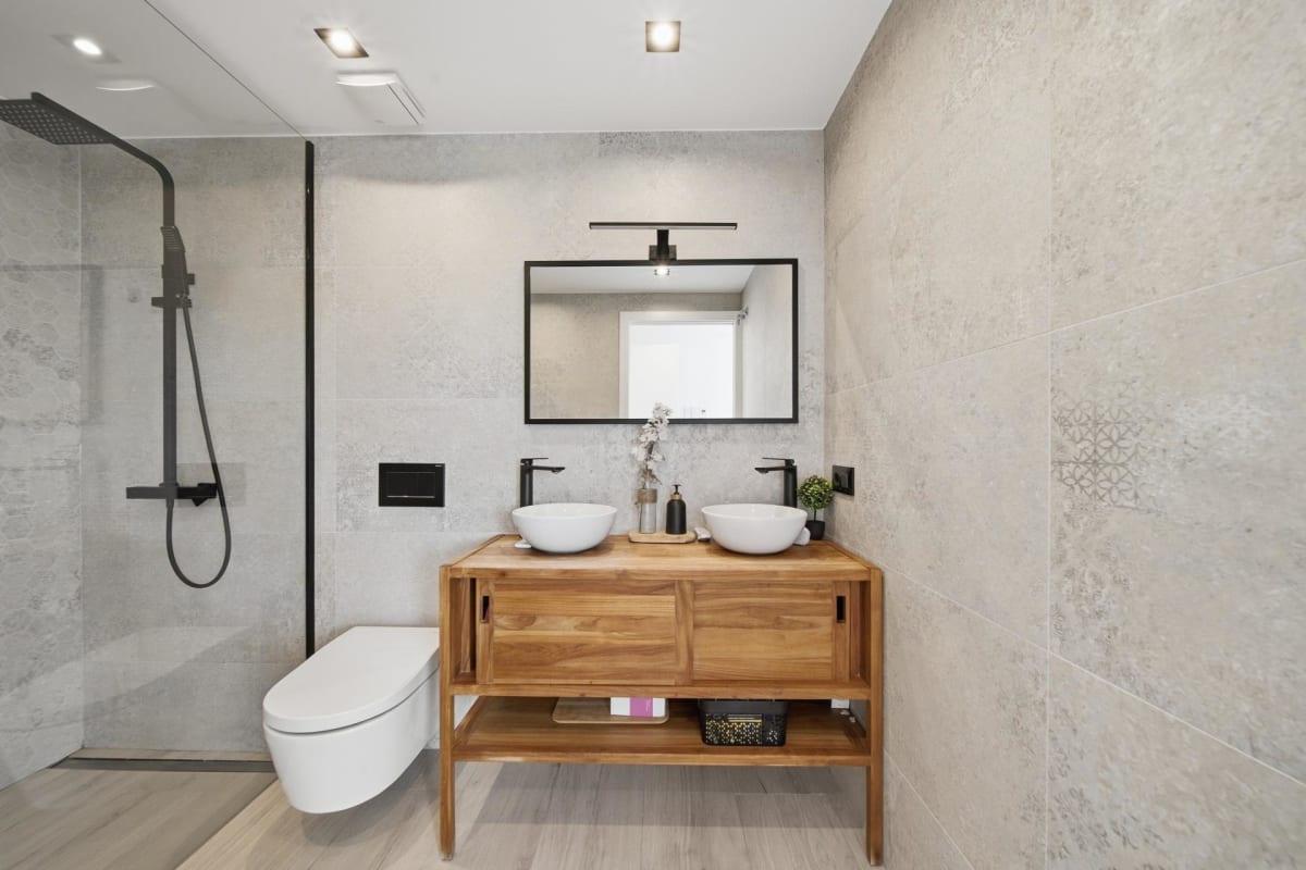 CASA CON PISCINA Y ACABADOS DE ALTA CALIDAD CON VISTAS PANORÁMICAS — 30