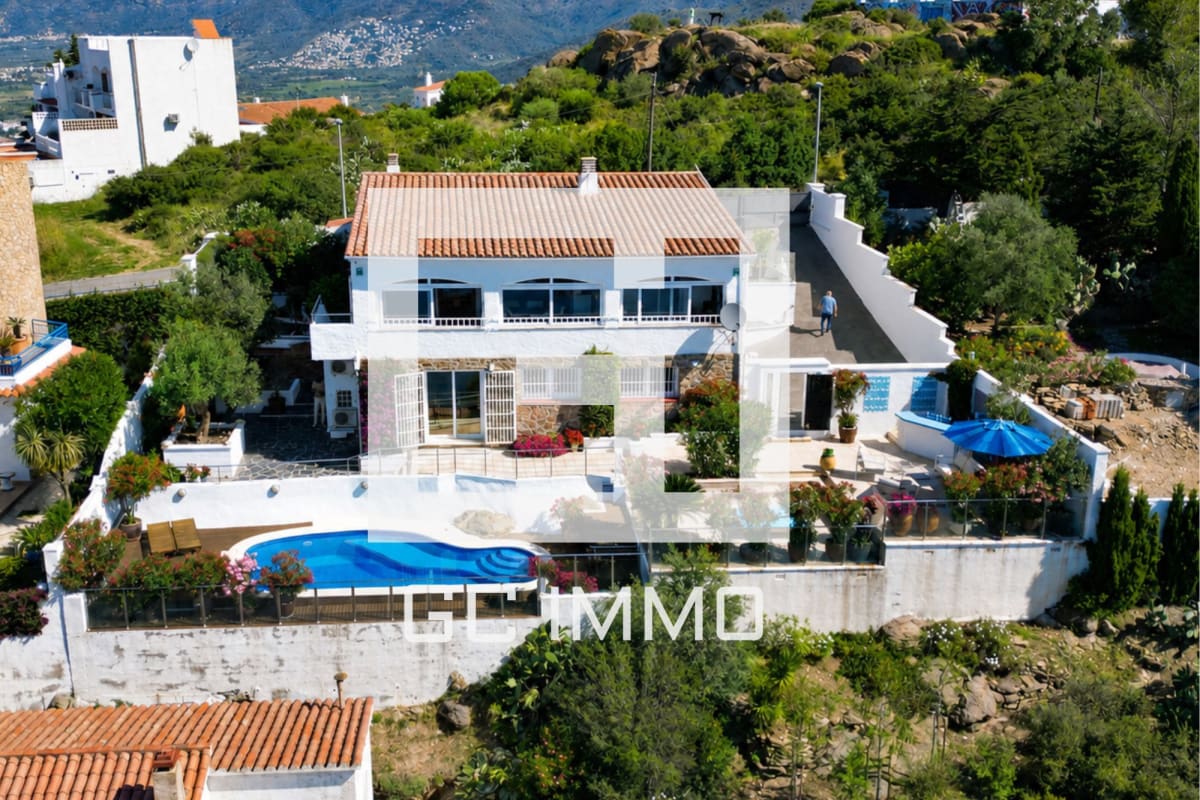 Casa única con vistas panorámicas al mar en el Puig Rom — 1