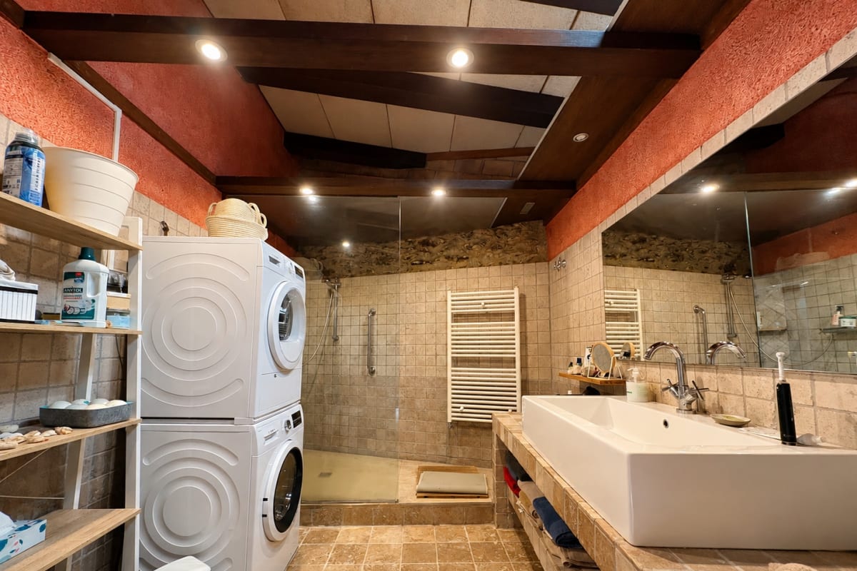 ESPECTACULAR CASA EN EL CENTRO DE PALAU SAVARDERA — 57