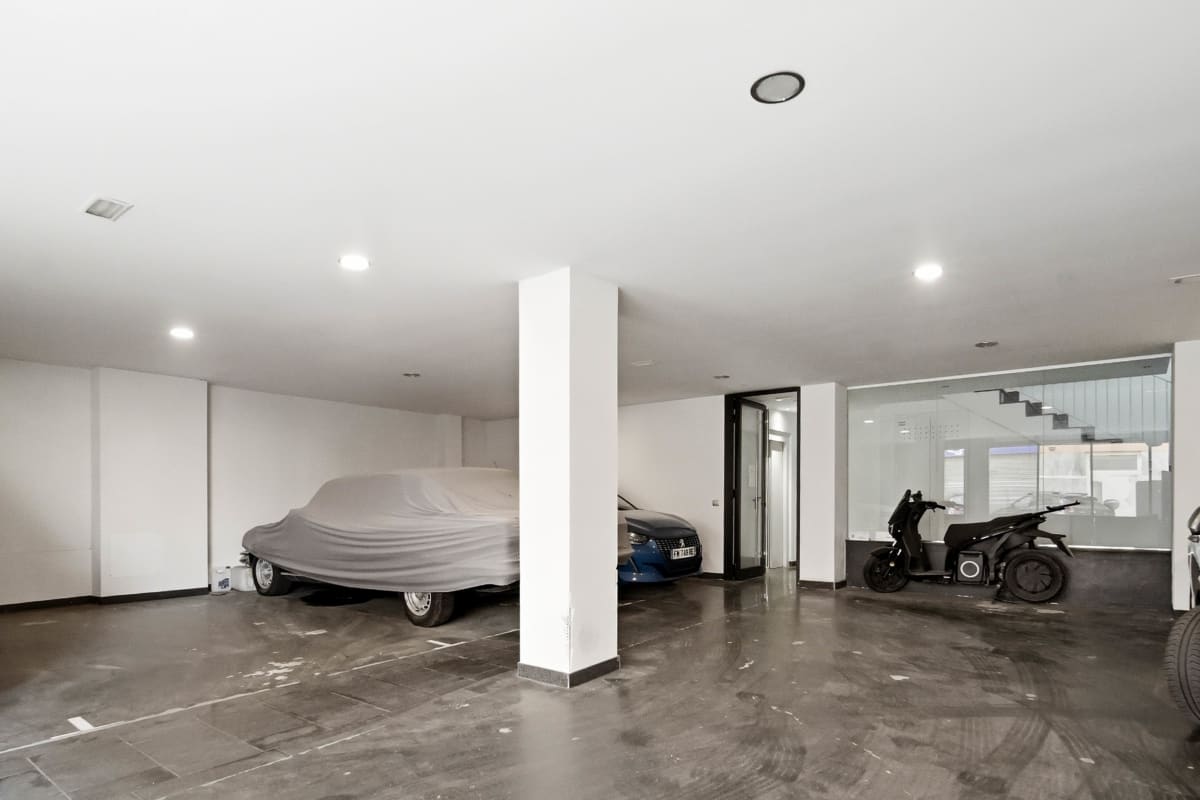 Piso centrico en roses con parking y ascensor  — 24