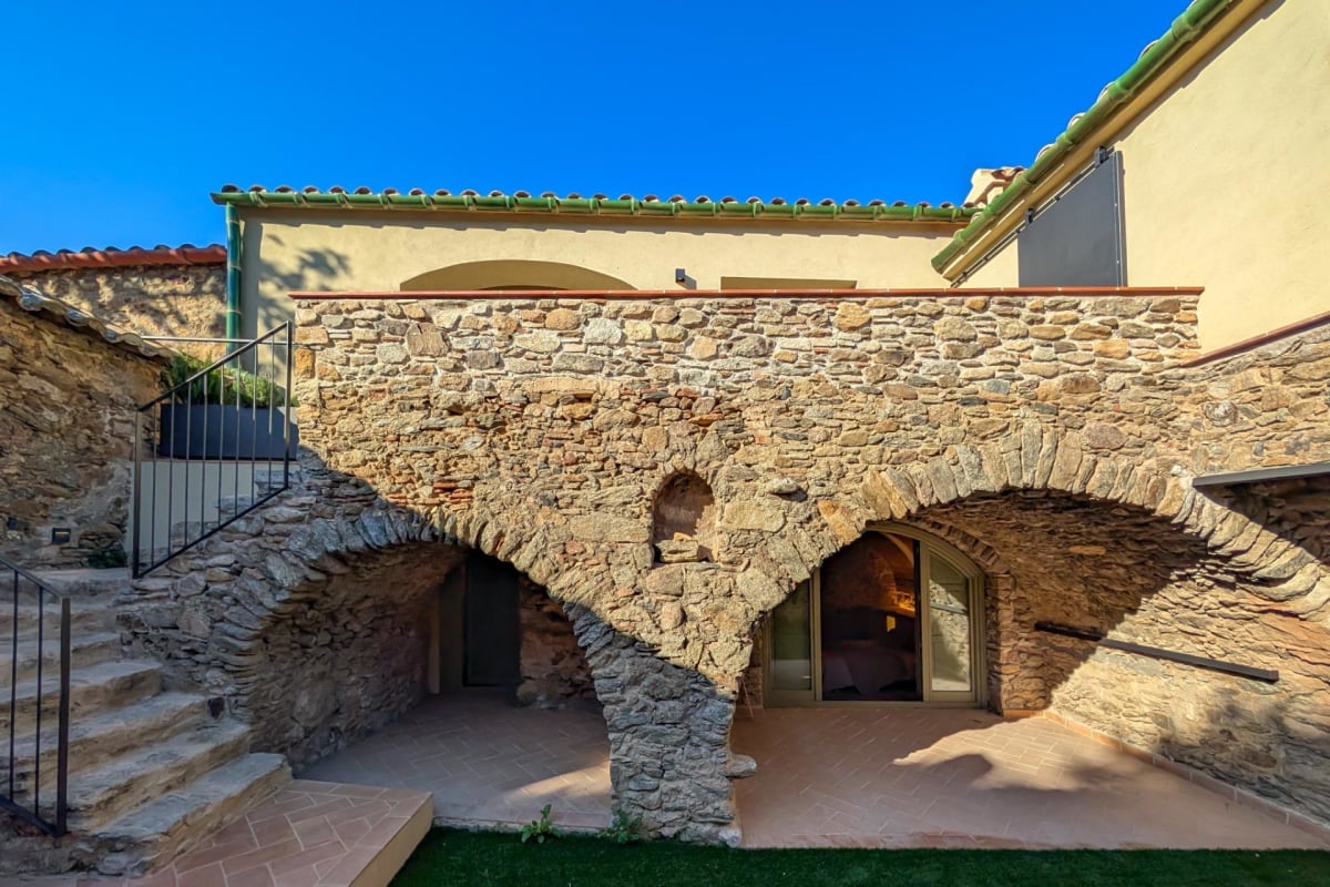 Chalet independiente en venta en Palau Savardera — 55