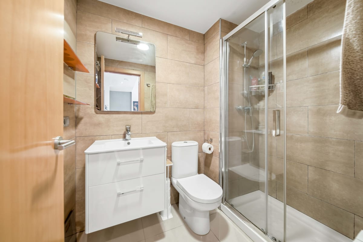 Piso centrico en roses con parking y ascensor  — 17