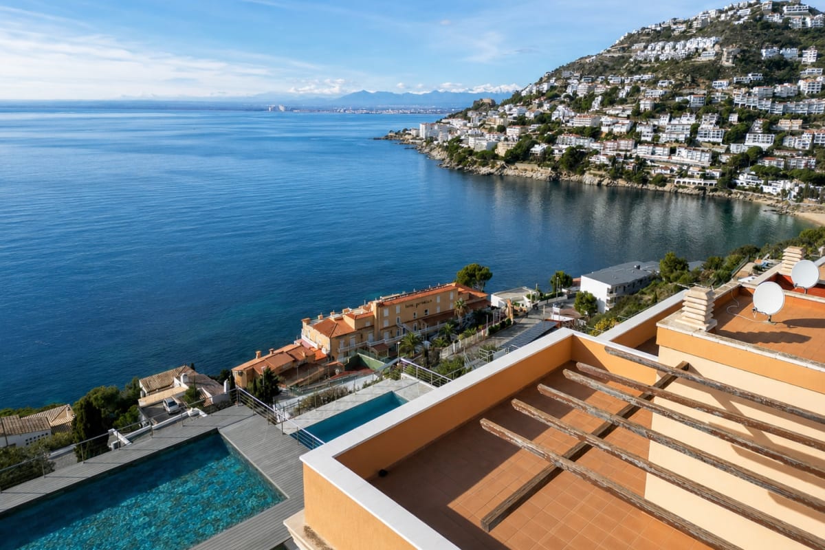 ESPECTACULAR CASA CON PISCINA I VISTA PANORAMICA A ROSES — 15
