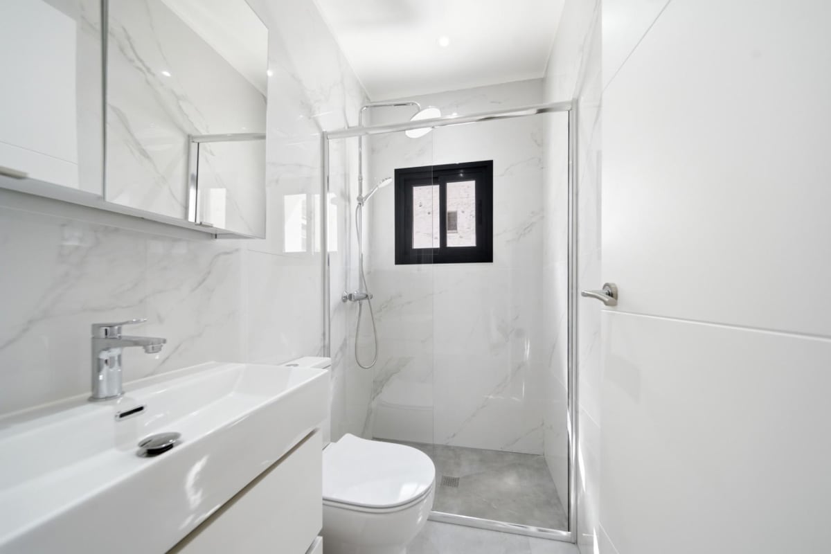 Chalet independiente en venta en Calle de la Roca Negra — 18