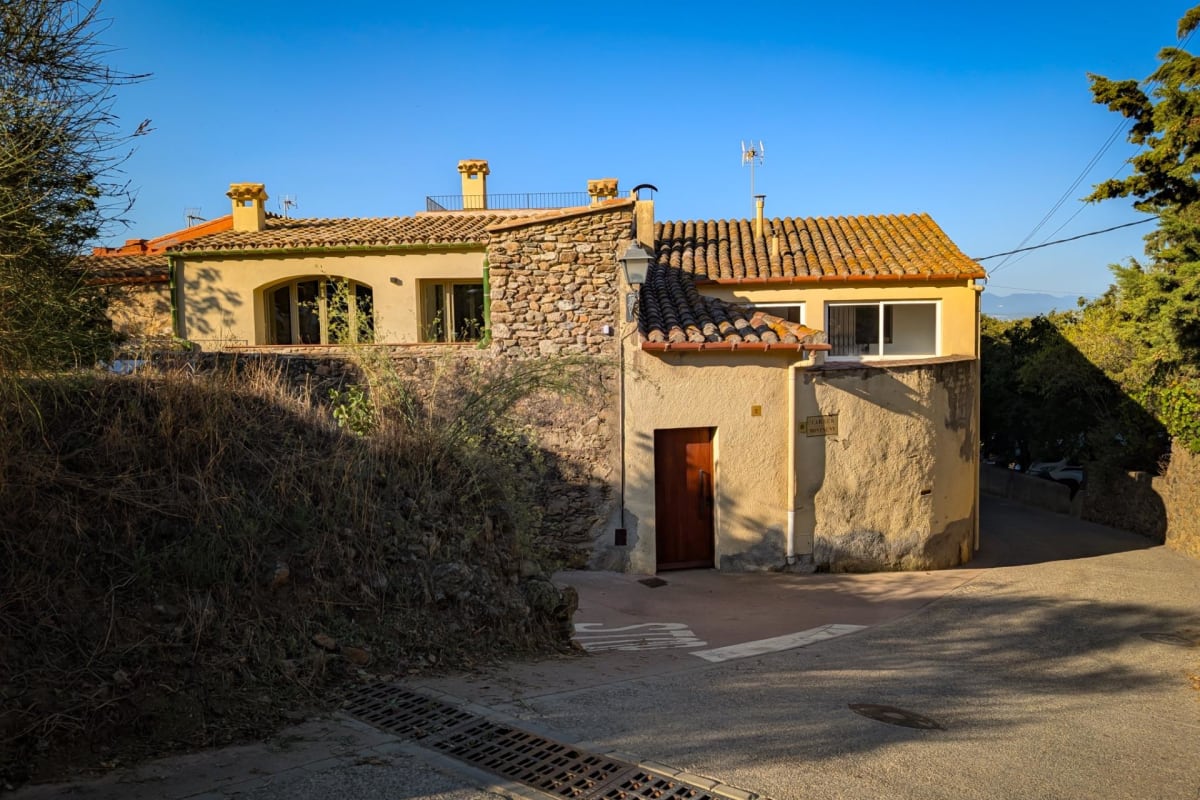 Chalet independiente en venta en Palau Savardera — 61