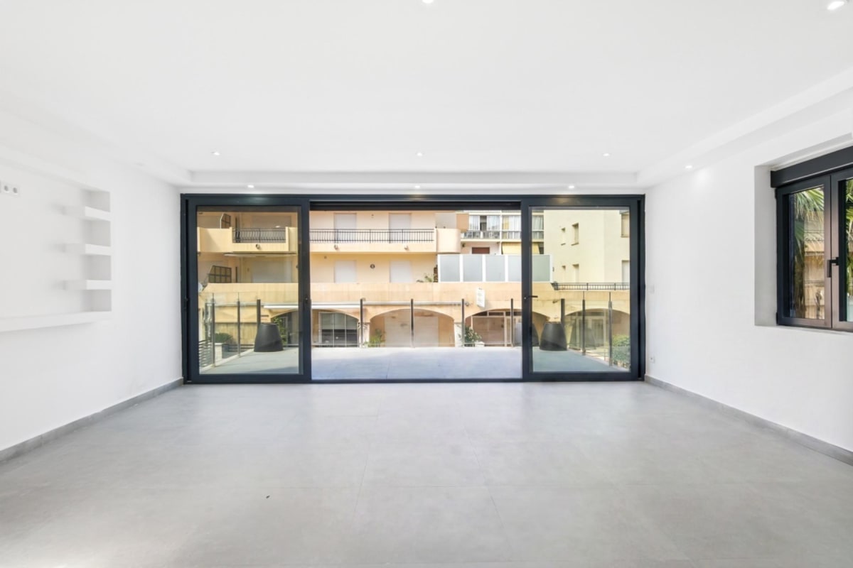 Chalet independiente en venta en Calle de la Roca Negra — 9