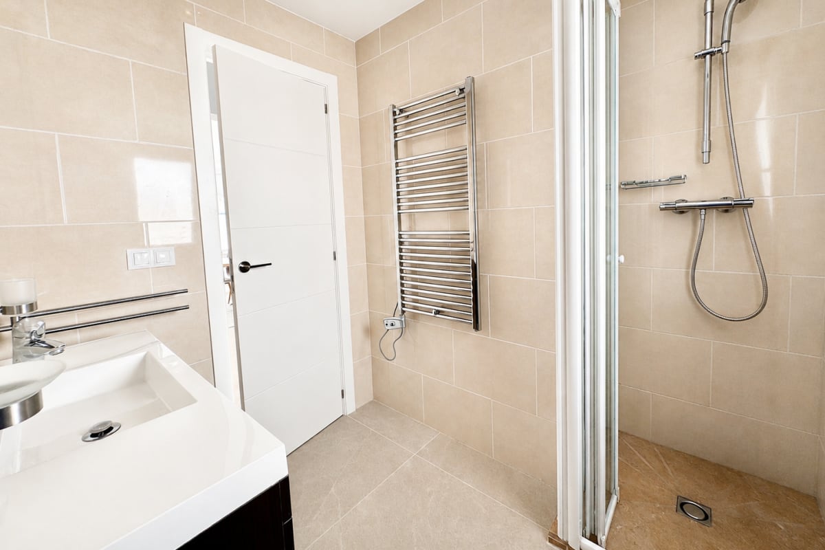 Casa de una sola planta con amarre y piscina en los canales de Empuriabrava — 45