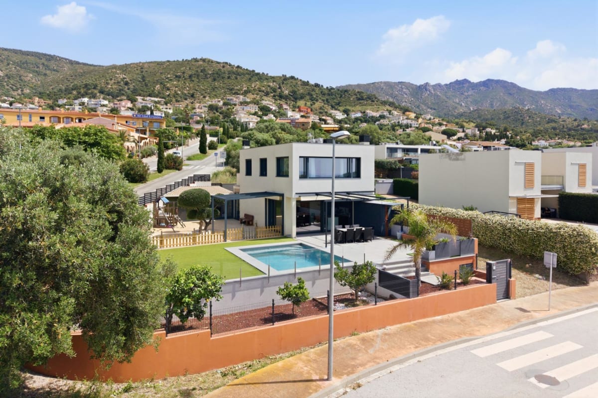 CASA CON PISCINA Y ACABADOS DE ALTA CALIDAD CON VISTAS PANORÁMICAS — 51