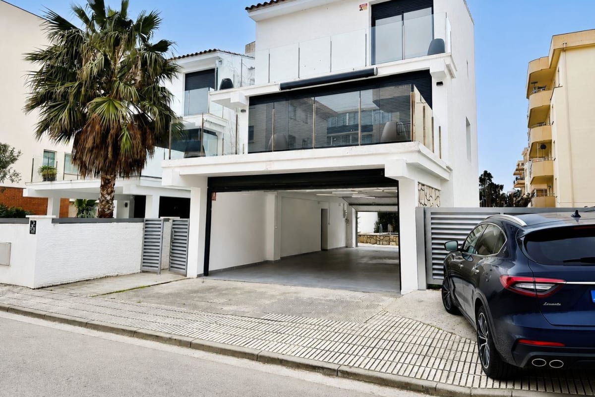 Chalet independiente en venta en Calle de la Roca Negra — 3