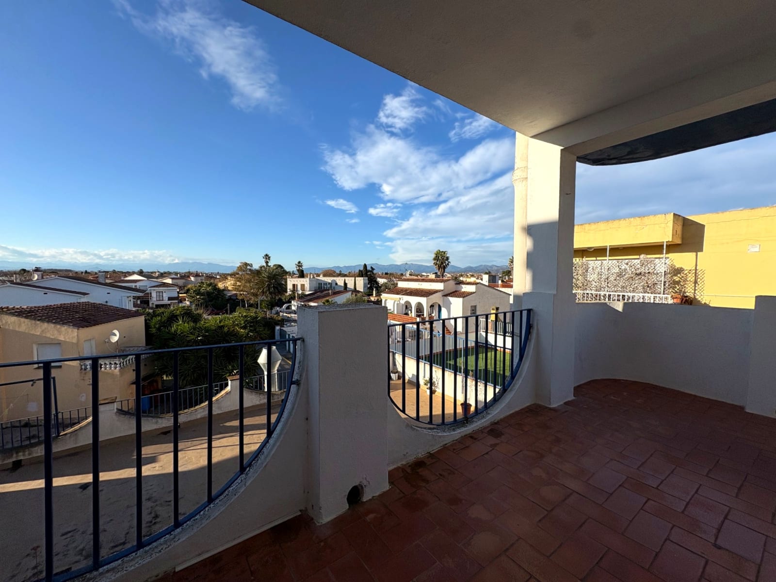 ACOJEDOR APARTAMENTO CON LICENCIA TURÍSTICA EN EMPRUIABRAVA — 18