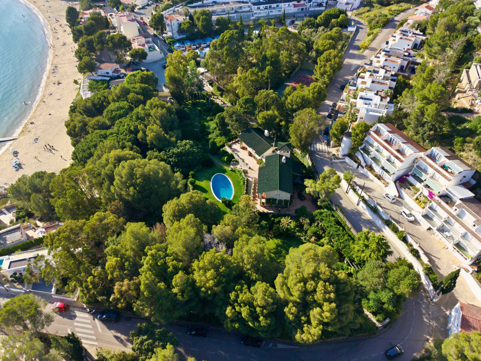 villa única de 1100 m² construidos a primera linea de mar — 44