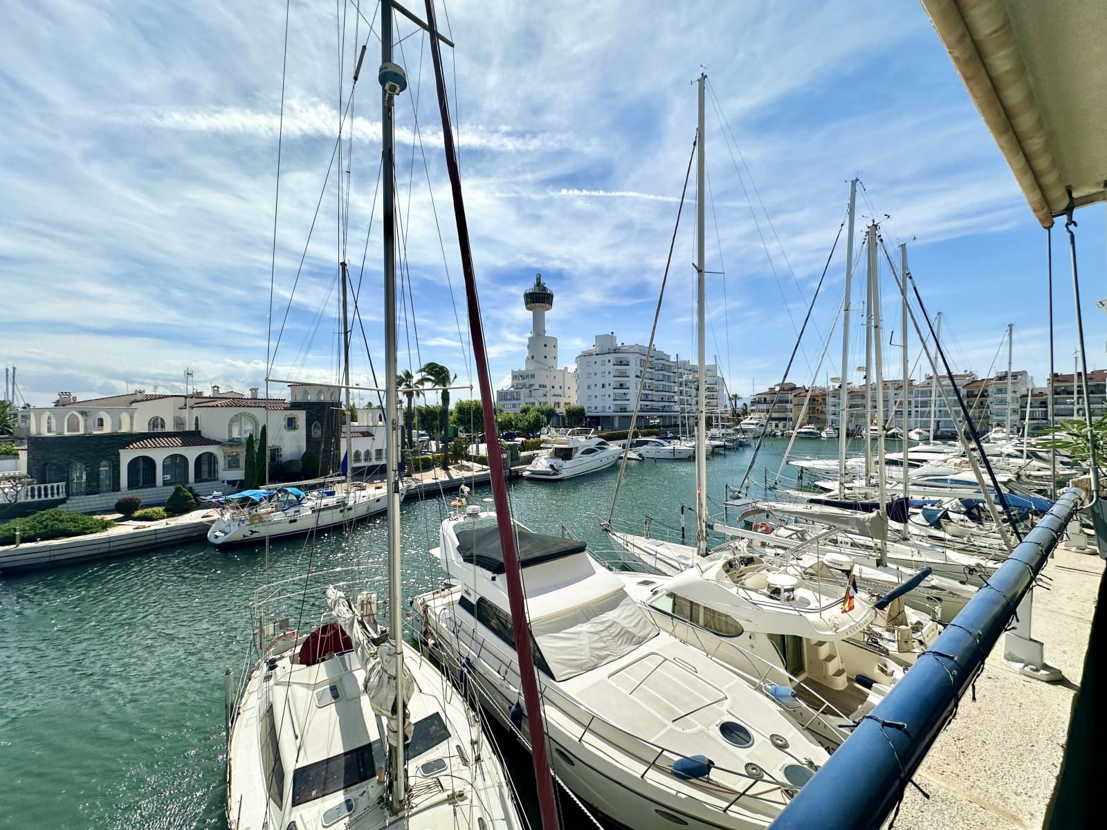Apartamento con vistas a los canales en Empuriabrava — 7
