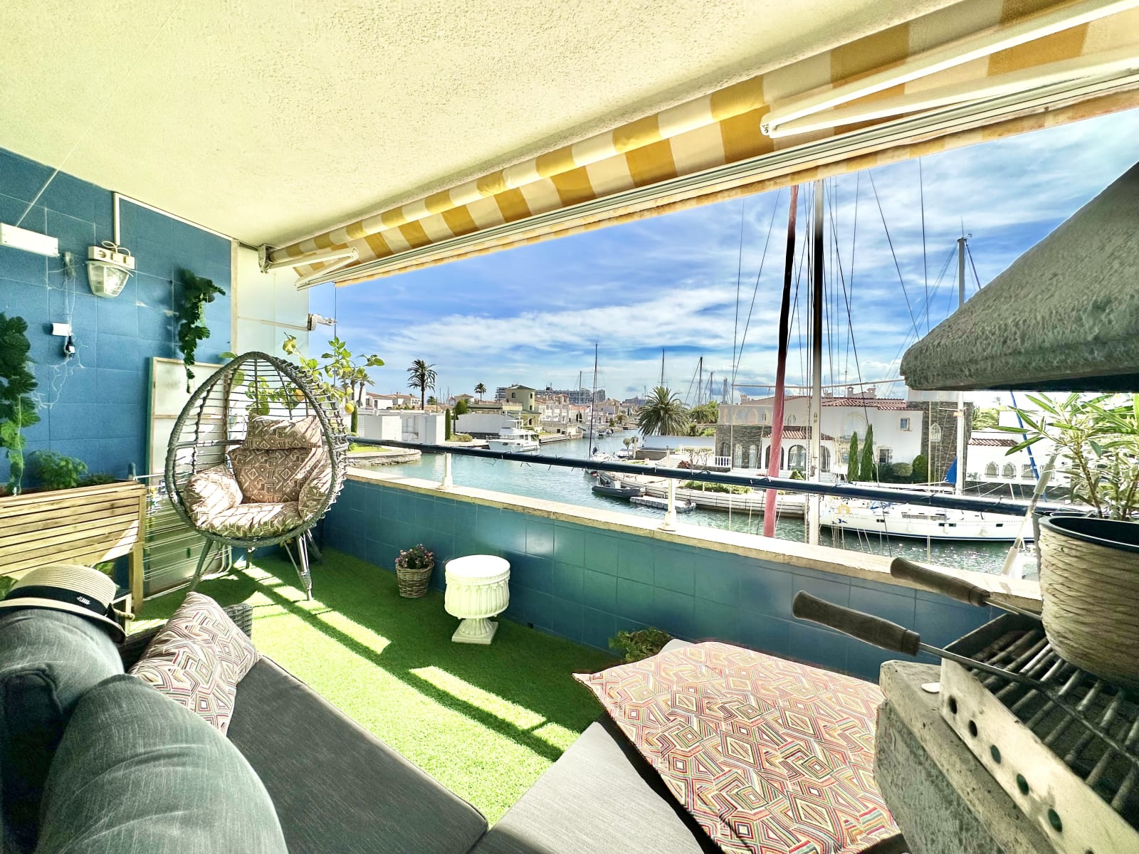 Apartamento con vistas a los canales en Empuriabrava — 9