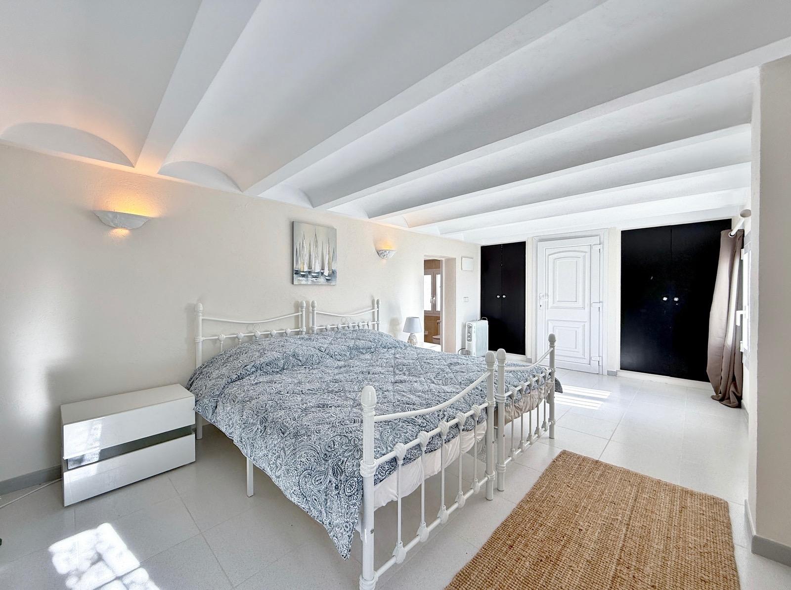 Villa con espectaculares vistas a la bahía de Roses y piscina privada — 24