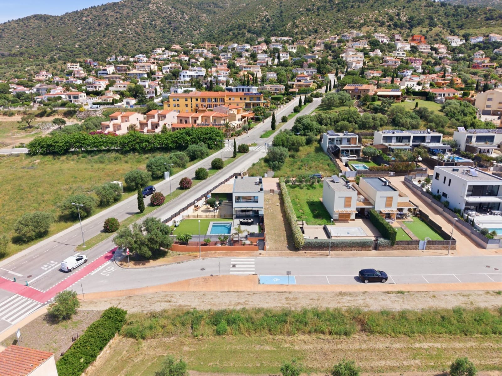 CASA CON PISCINA Y ACABADOS DE ALTA CALIDAD CON VISTAS PANORÁMICAS — 47