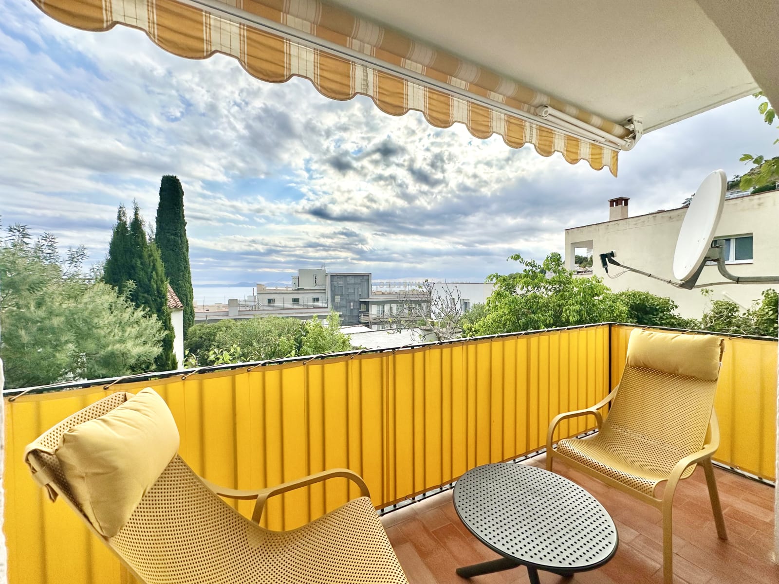 Apartamento a 50 m de la playa con vistas al mar – Canyelles Petites — 1