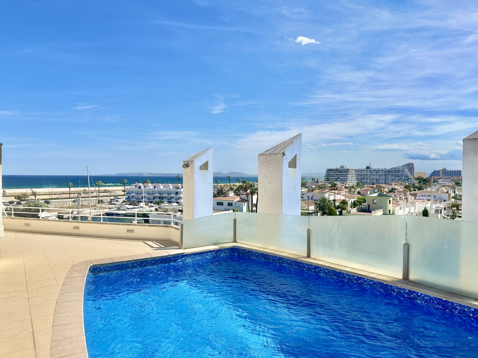 Apartamento con vistas a los canales en Empuriabrava — 37
