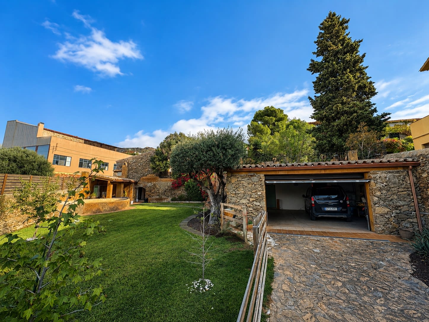ESPECTACULAR CASA EN EL CENTRO DE PALAU SAVARDERA — 7