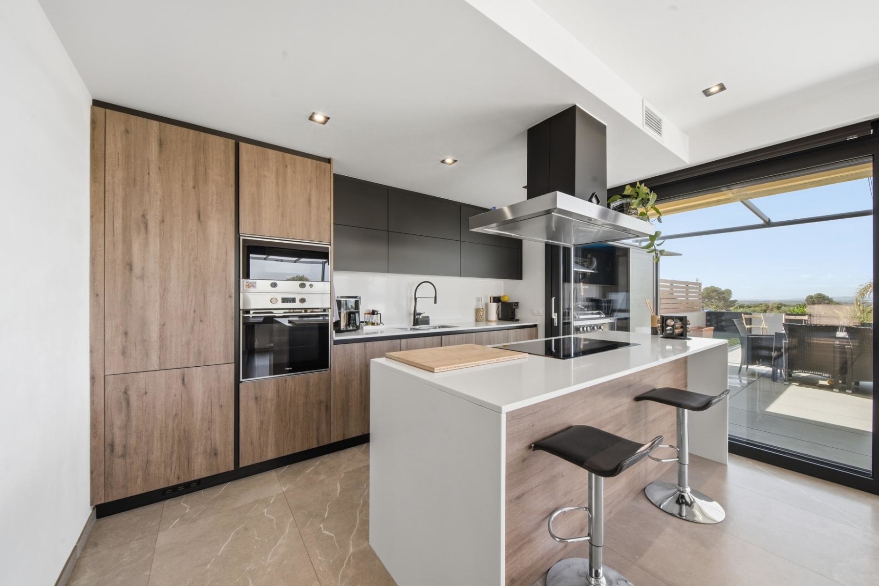 CASA CON PISCINA Y ACABADOS DE ALTA CALIDAD CON VISTAS PANORÁMICAS — 15