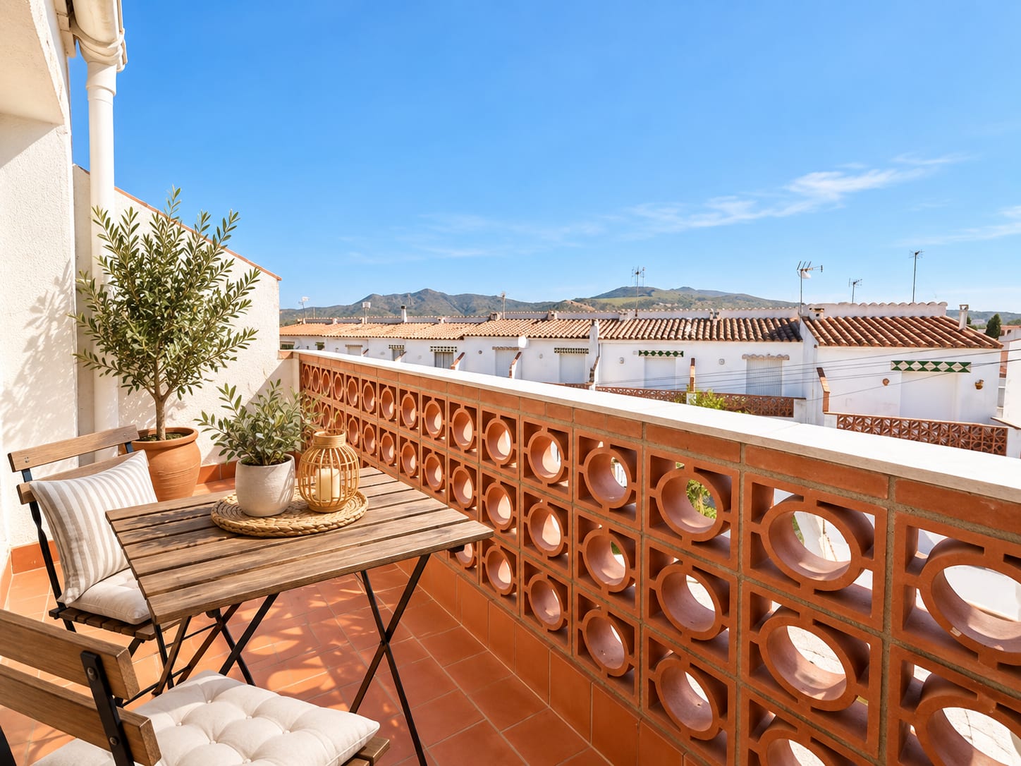 Casa adosada con piscina en Puig Rom — 6