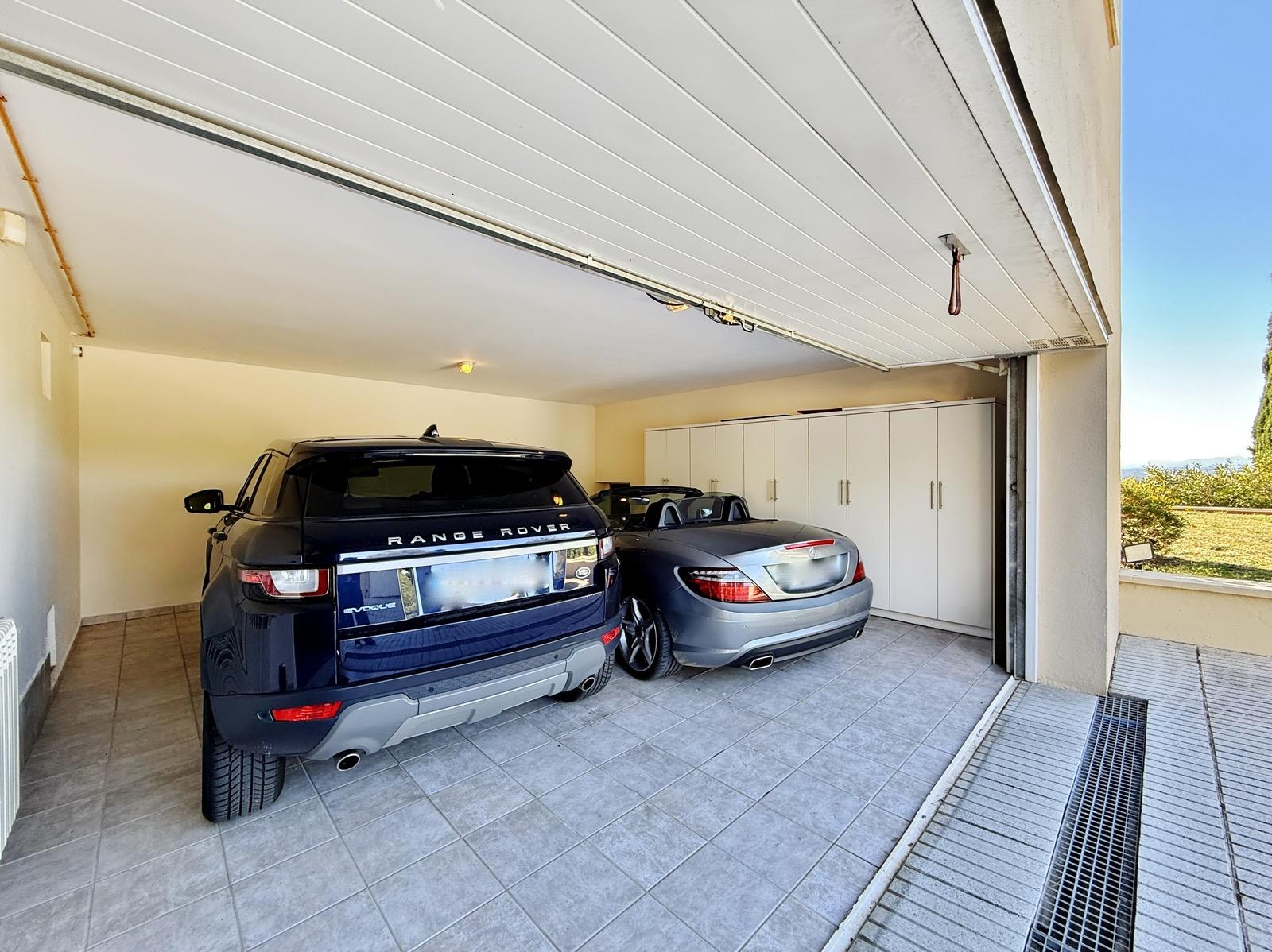 Villa de lujo con amplios espacios, piscina y gran parcela — 38