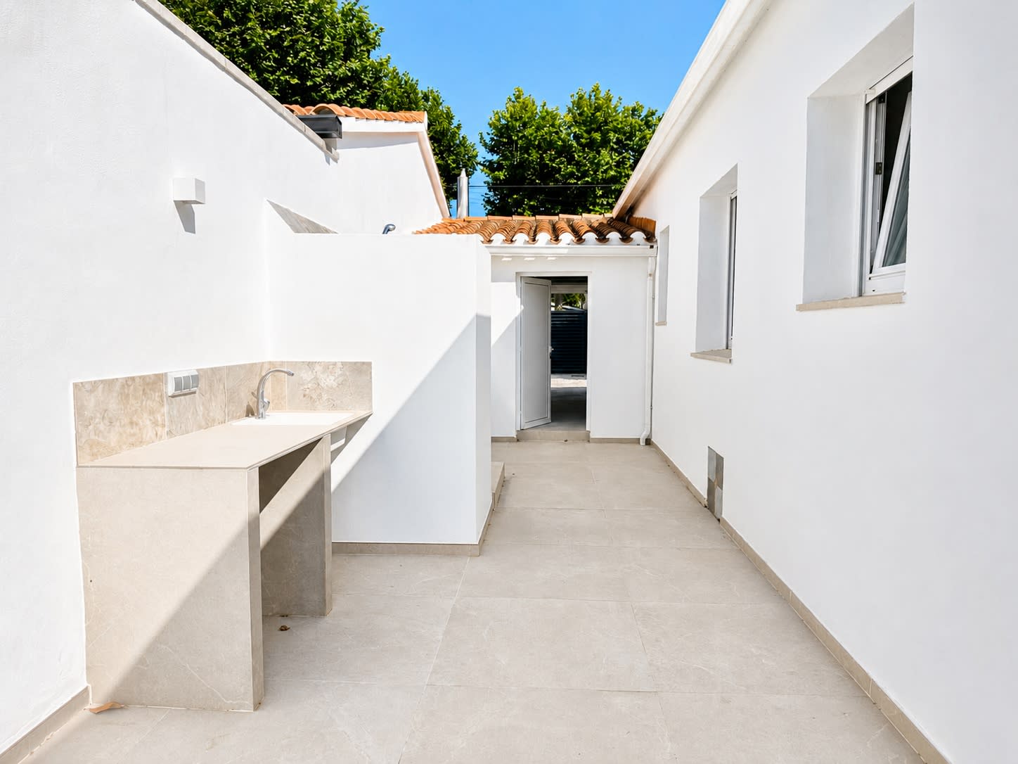 Casa de una sola planta con amarre y piscina en los canales de Empuriabrava — 19