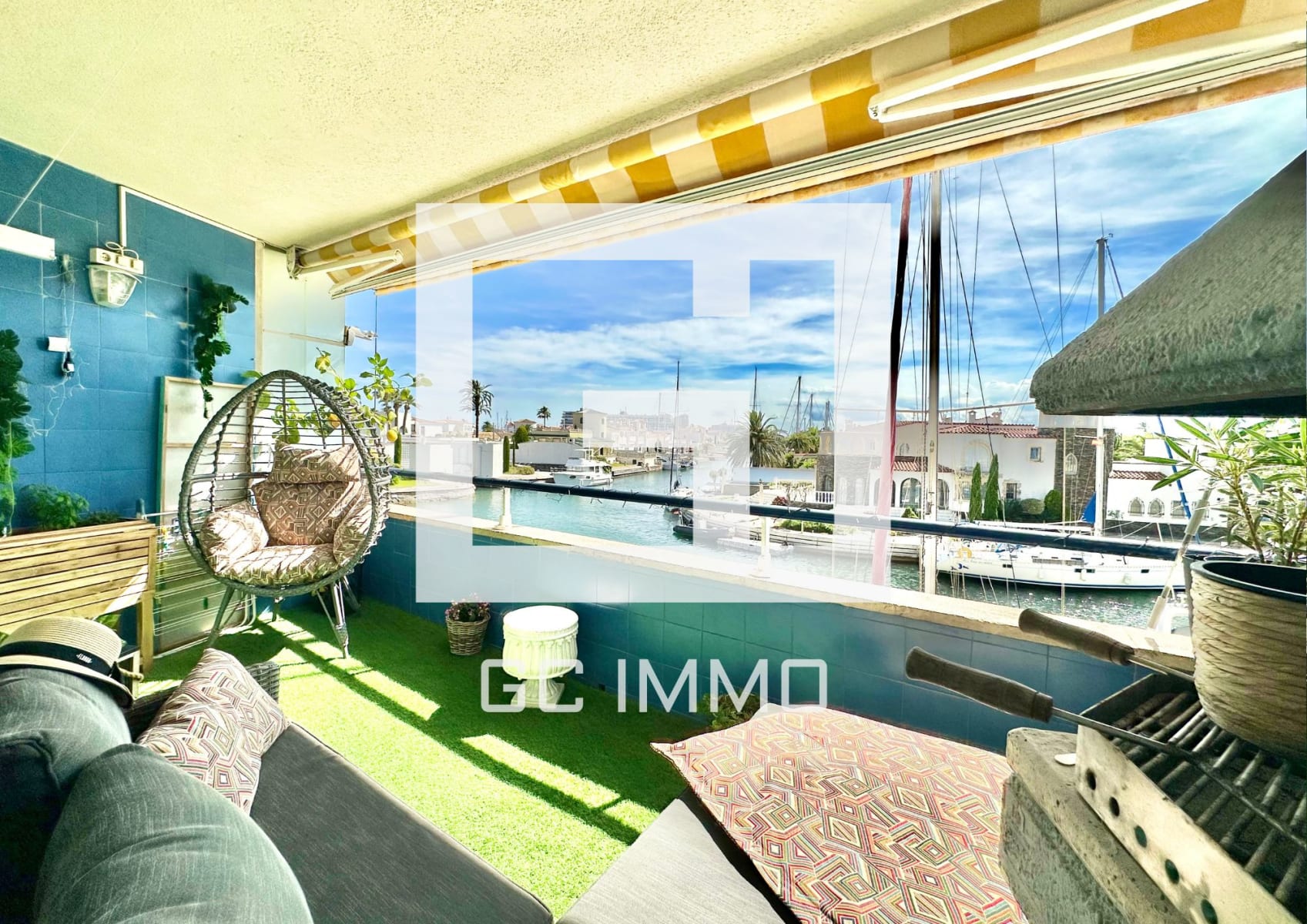 Apartamento con vistas a los canales en Empuriabrava — 1
