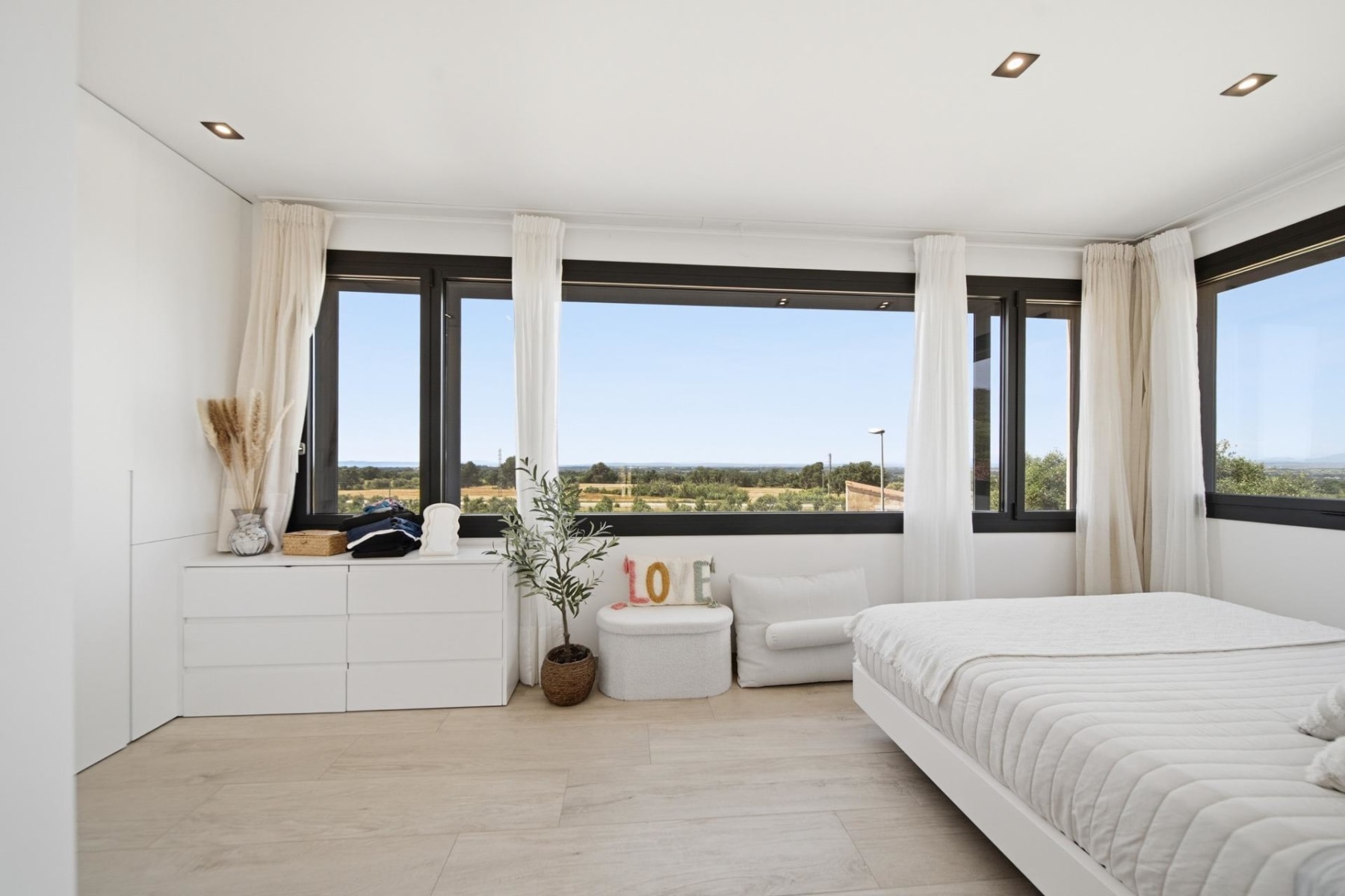 CASA CON PISCINA Y ACABADOS DE ALTA CALIDAD CON VISTAS PANORÁMICAS — 25