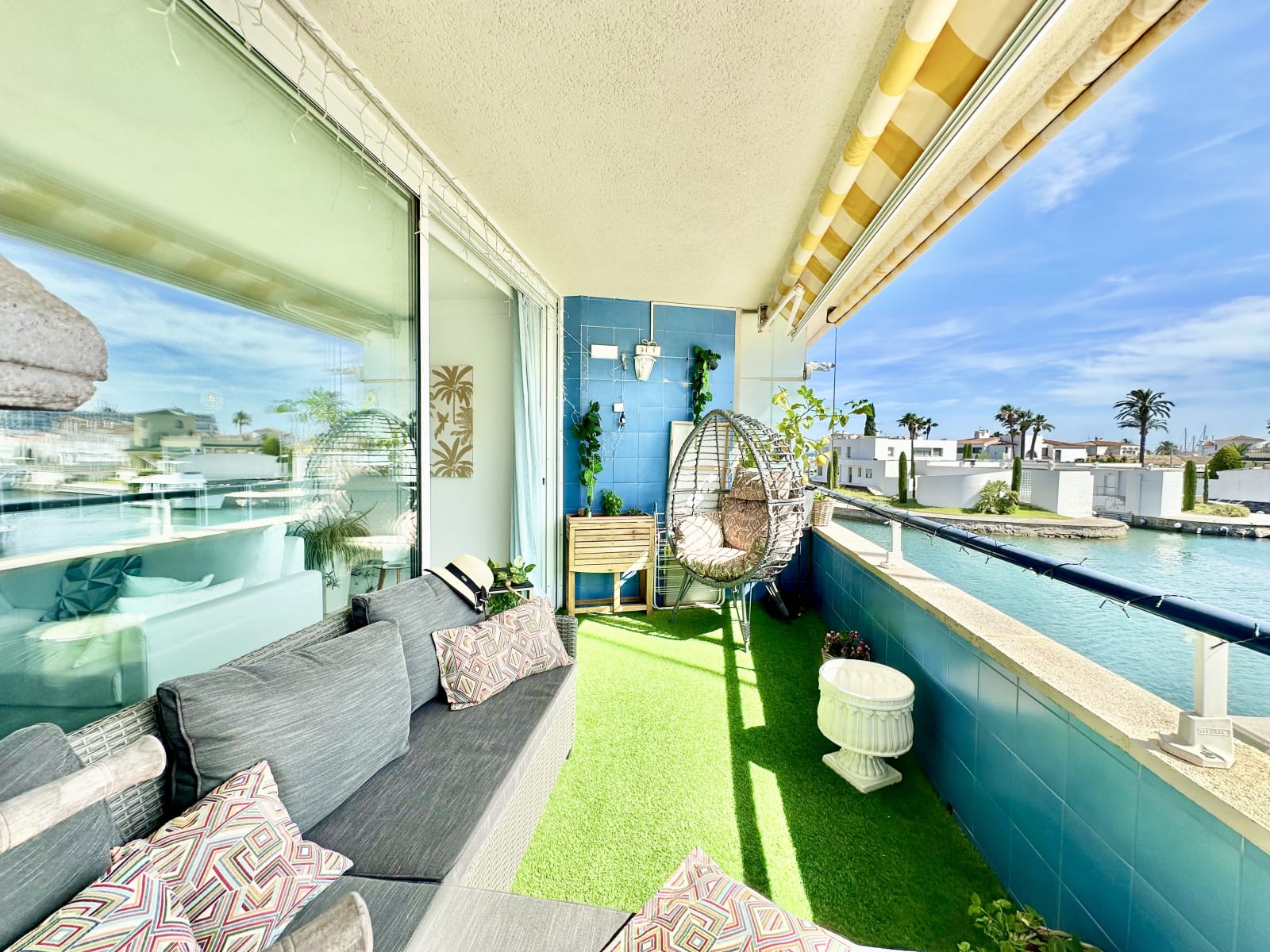 Apartamento con vistas a los canales en Empuriabrava — 3