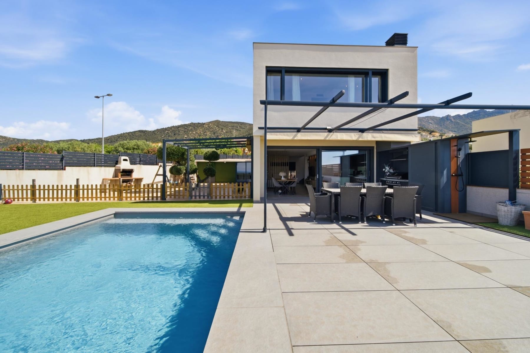 CASA CON PISCINA Y ACABADOS DE ALTA CALIDAD CON VISTAS PANORÁMICAS — 11