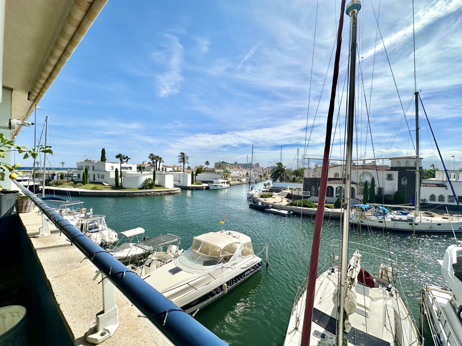 Apartamento con vistas a los canales en Empuriabrava — 6