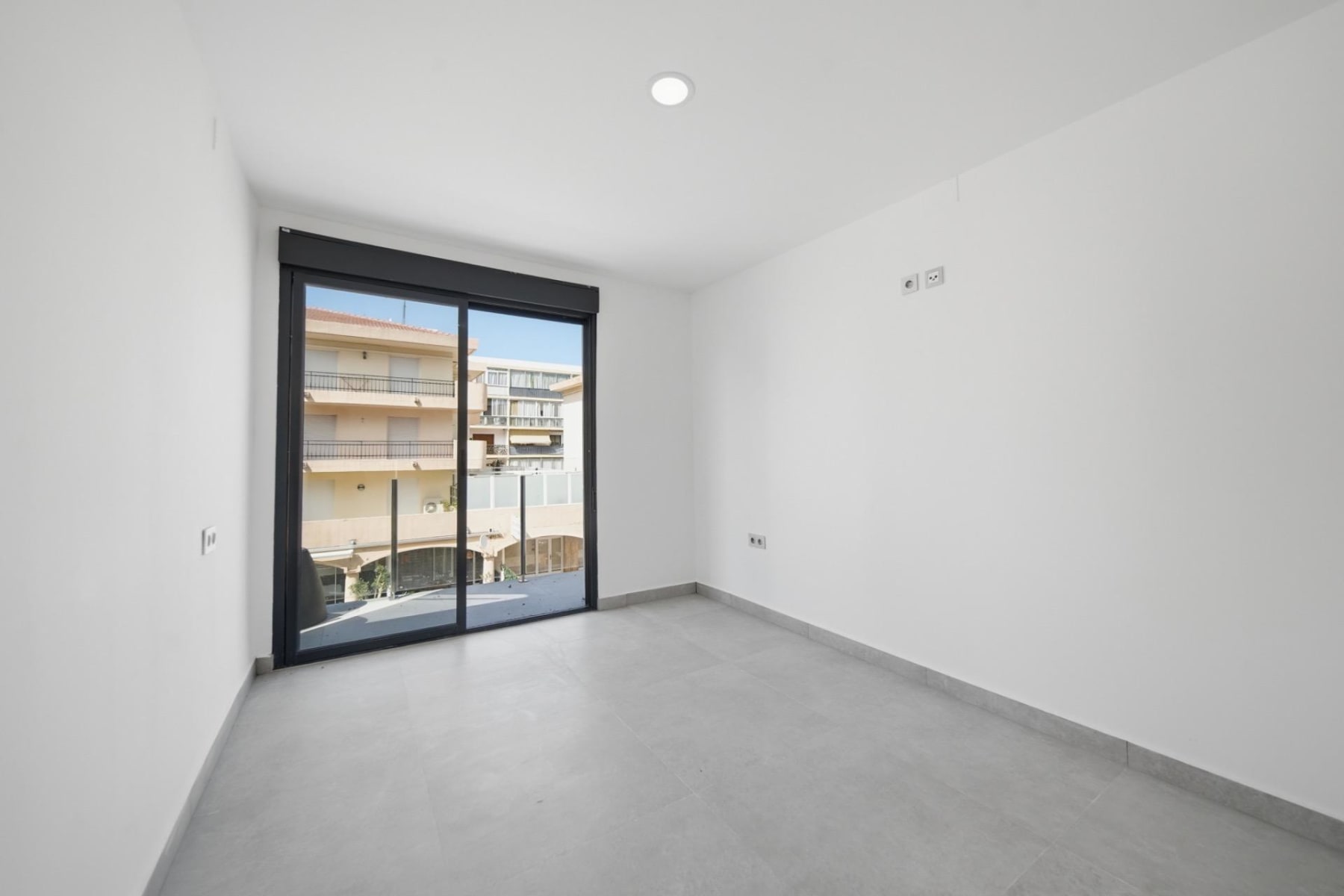 Chalet independiente en venta en Calle de la Roca Negra — 23
