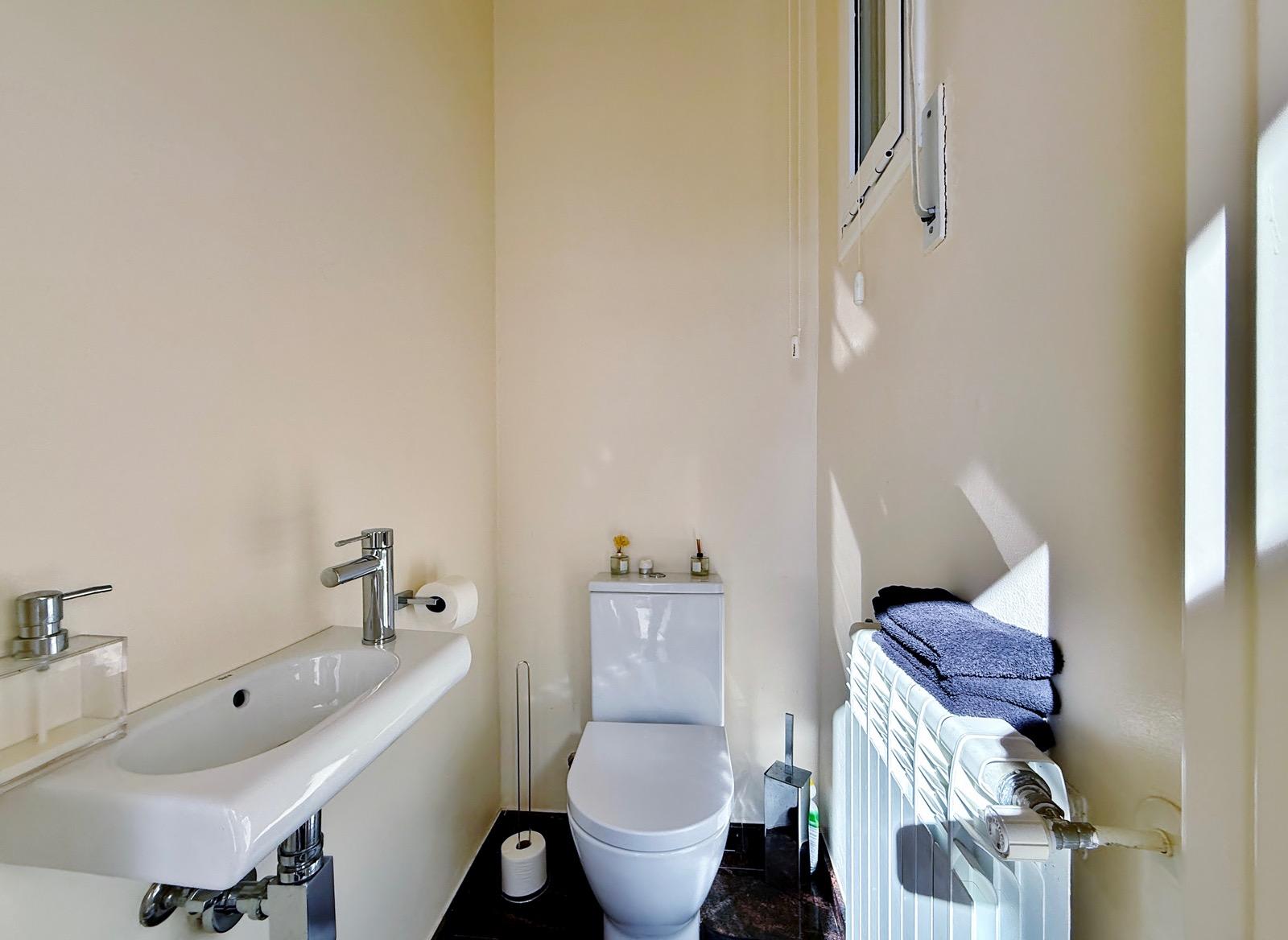 Villa de lujo con amplios espacios, piscina y gran parcela — 29