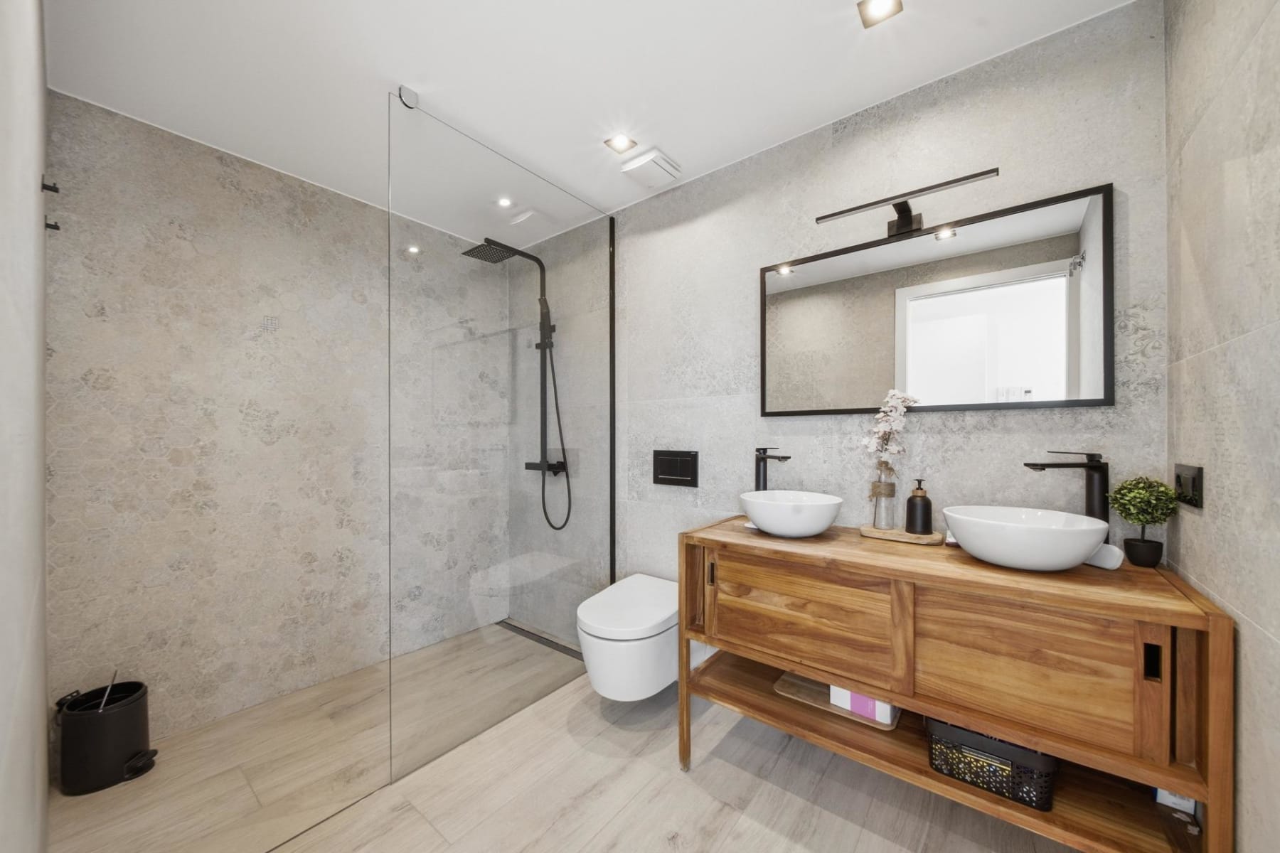 CASA CON PISCINA Y ACABADOS DE ALTA CALIDAD CON VISTAS PANORÁMICAS — 29