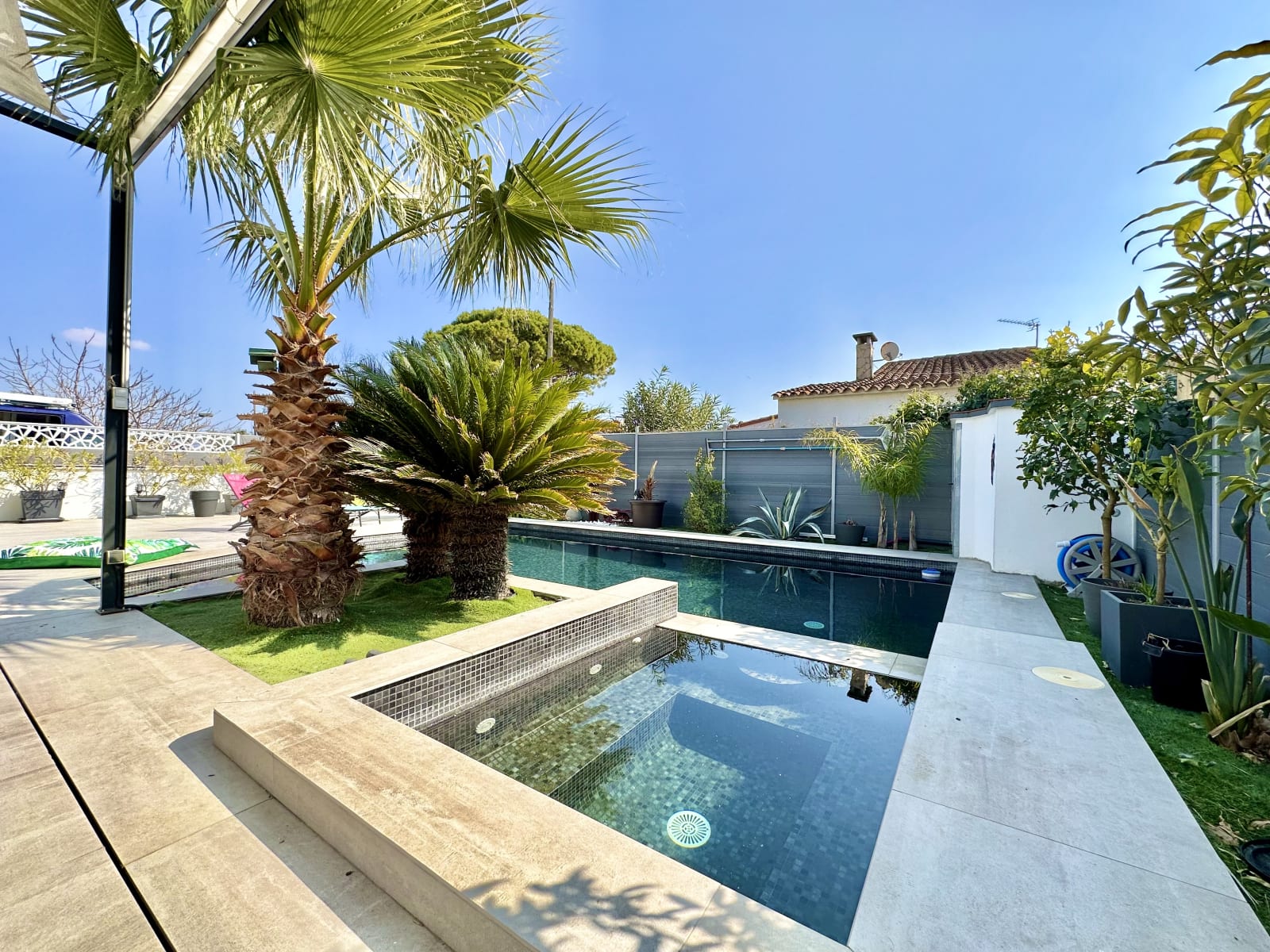 Espectacular casa con piscina en el centro de Empuriabrava — 2