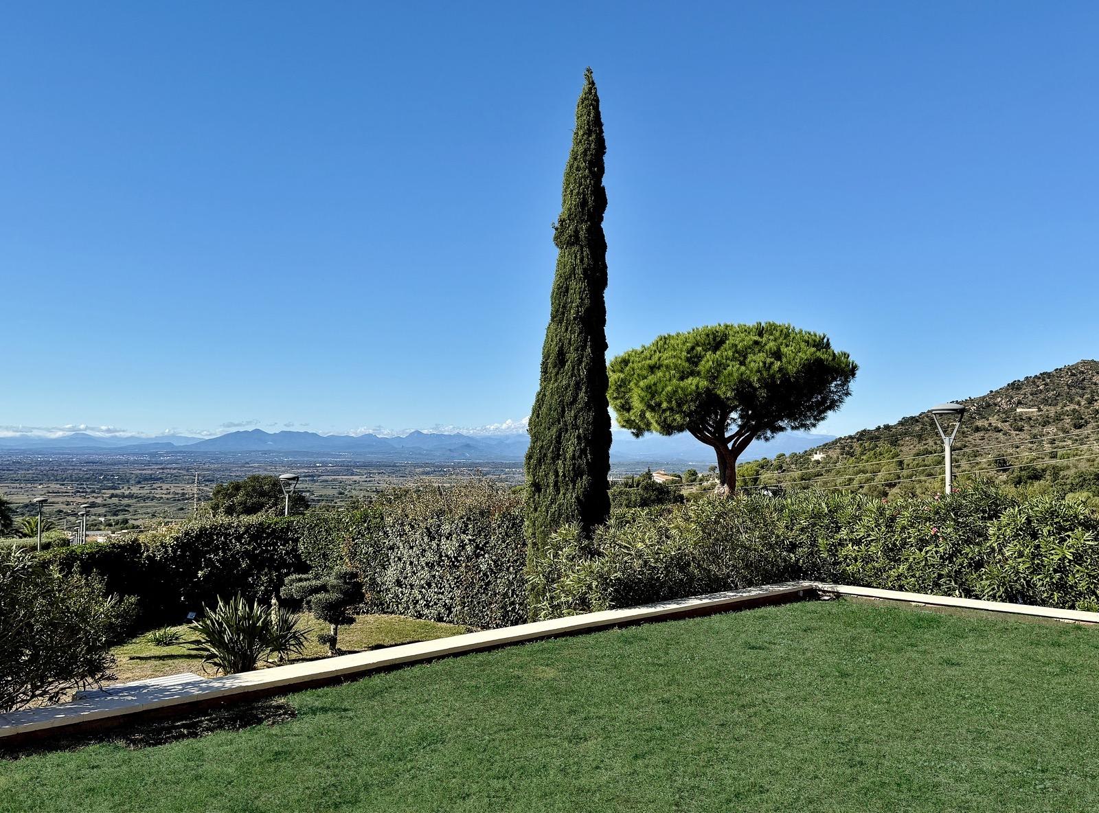 Villa de lujo con amplios espacios, piscina y gran parcela — 31