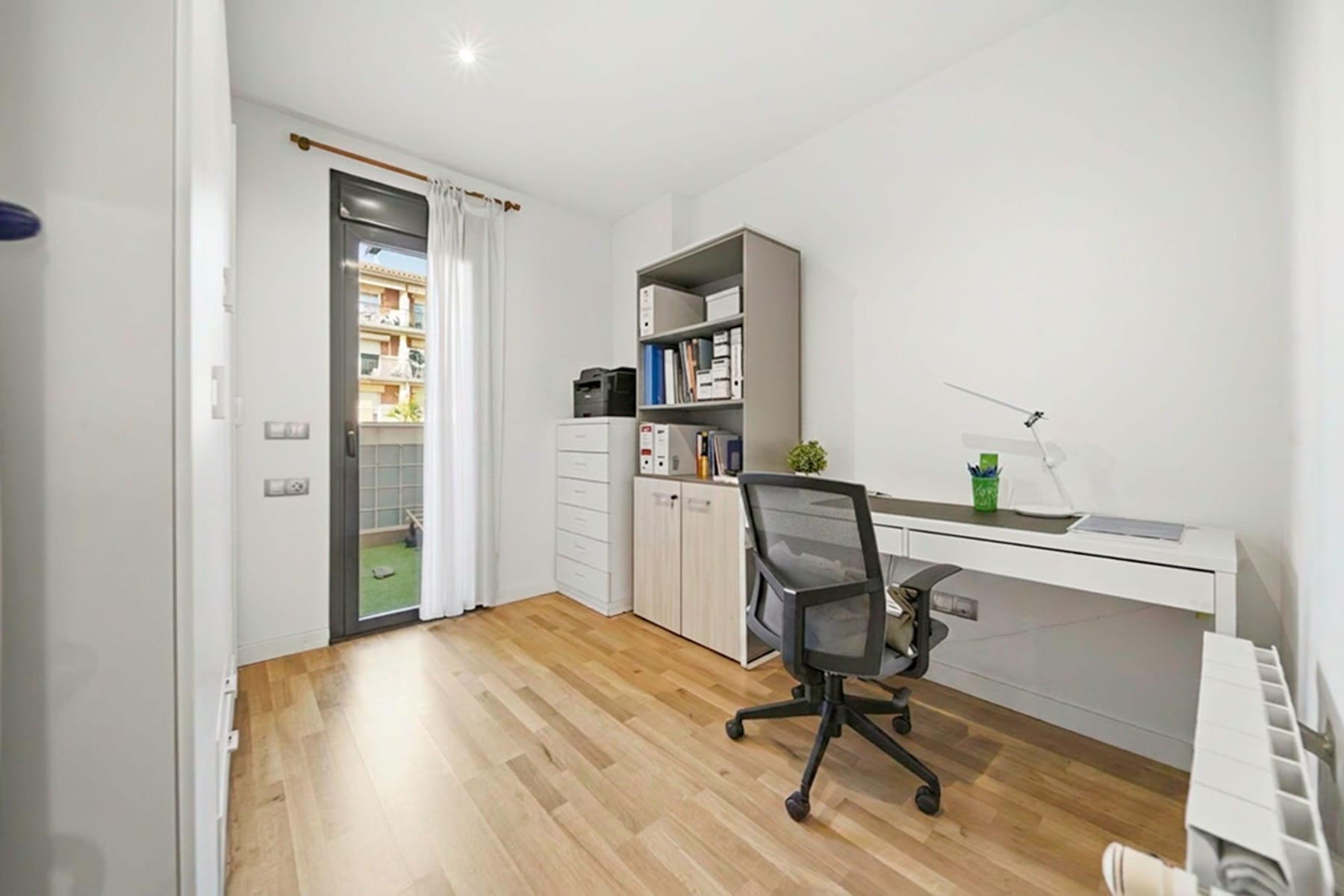 Piso centrico en roses con parking y ascensor  — 25