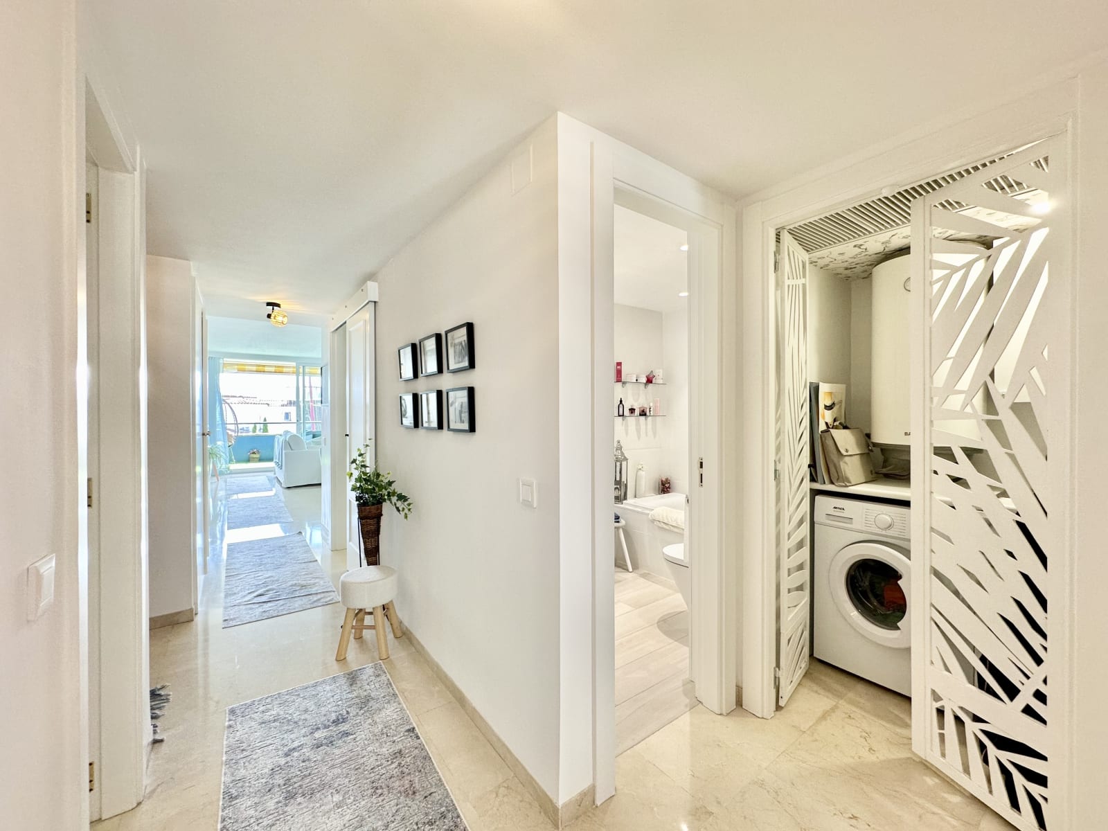 Apartamento con vistas a los canales en Empuriabrava — 30
