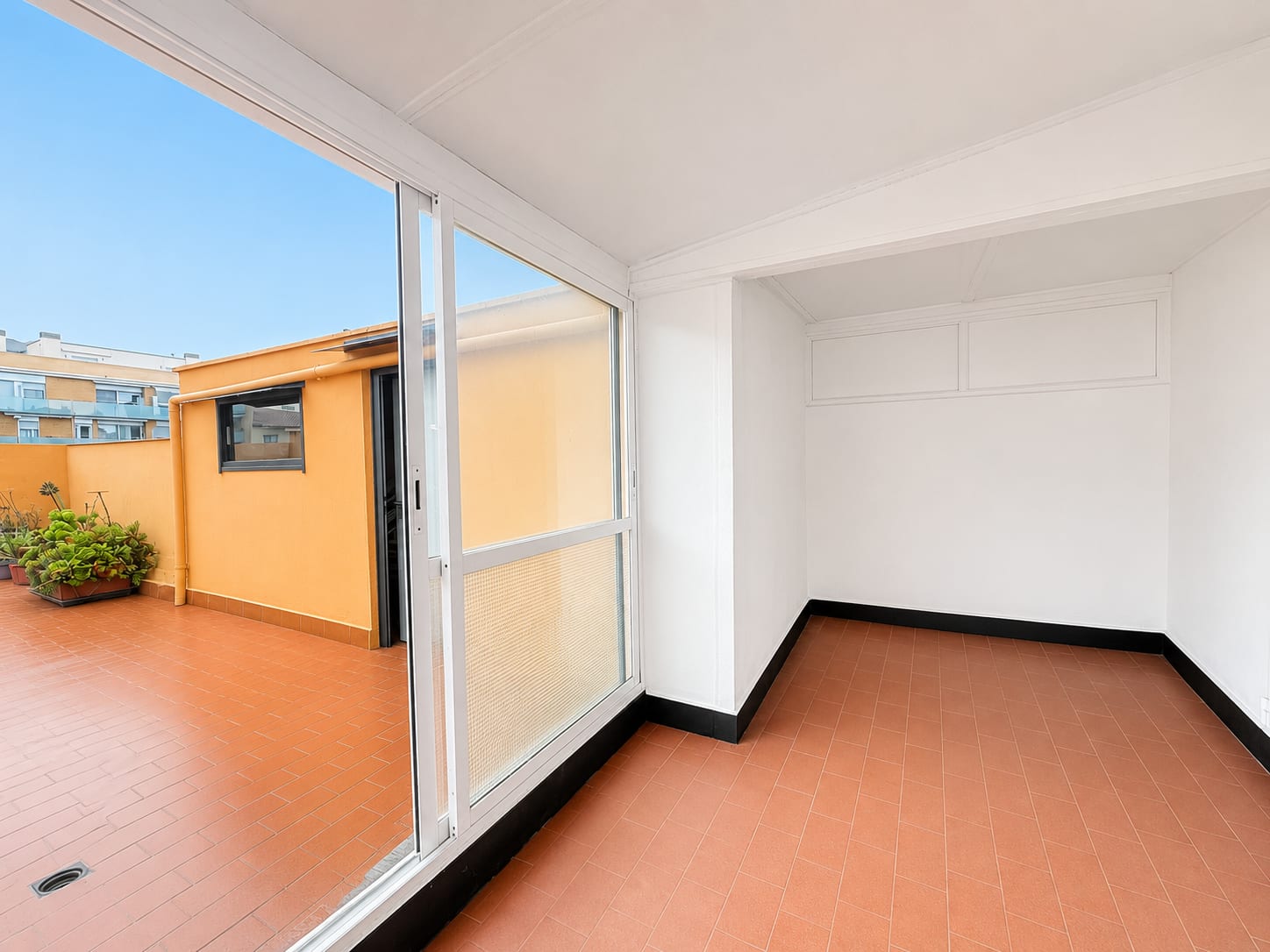 ACOJEDOR APARTAMENTO SITUADO EN EXCELENTE UBICACIÓN EN ROSES — 12