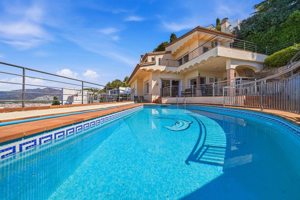 Casa con piscina con vistas panorámicas a la bahía de roses  — 19