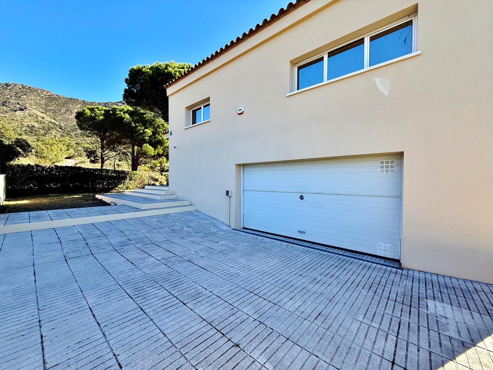 Villa de lujo con amplios espacios, piscina y gran parcela — 34