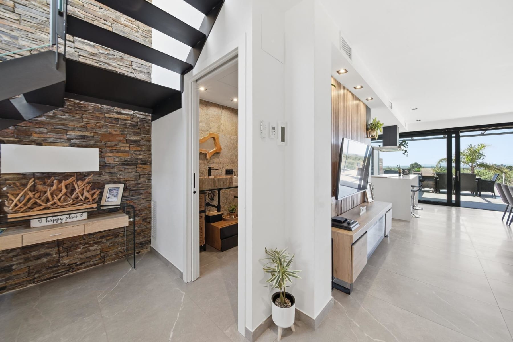 CASA CON PISCINA Y ACABADOS DE ALTA CALIDAD CON VISTAS PANORÁMICAS — 7