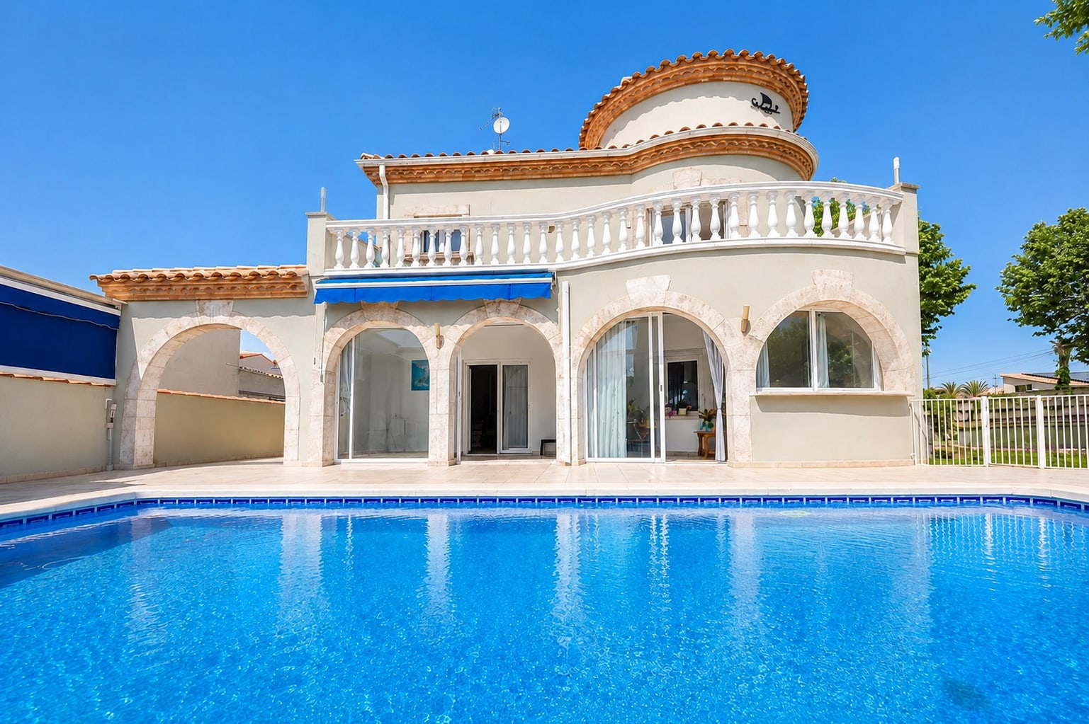 Casa con piscina en Empuriabrava — 6