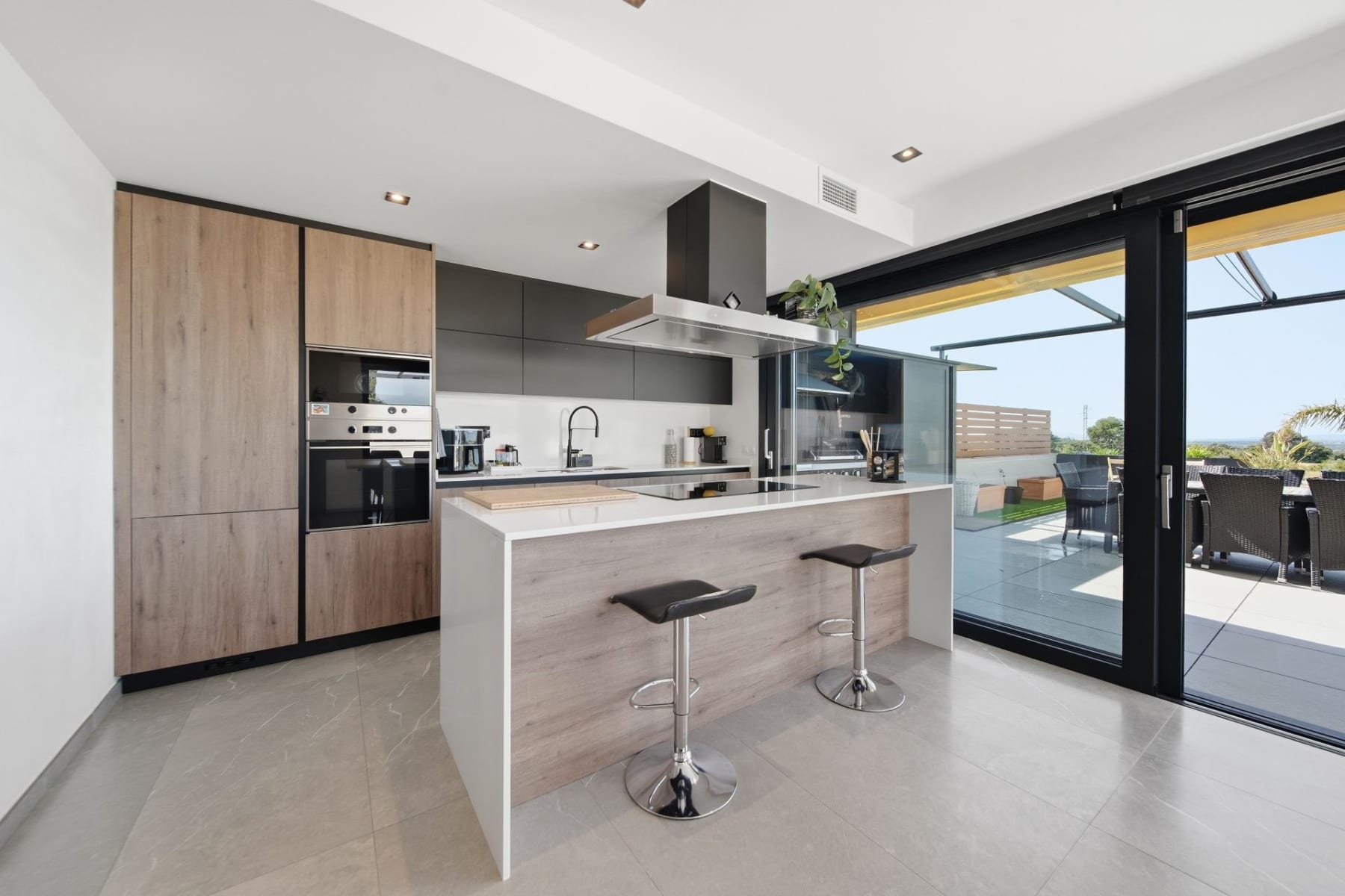 CASA CON PISCINA Y ACABADOS DE ALTA CALIDAD CON VISTAS PANORÁMICAS — 9