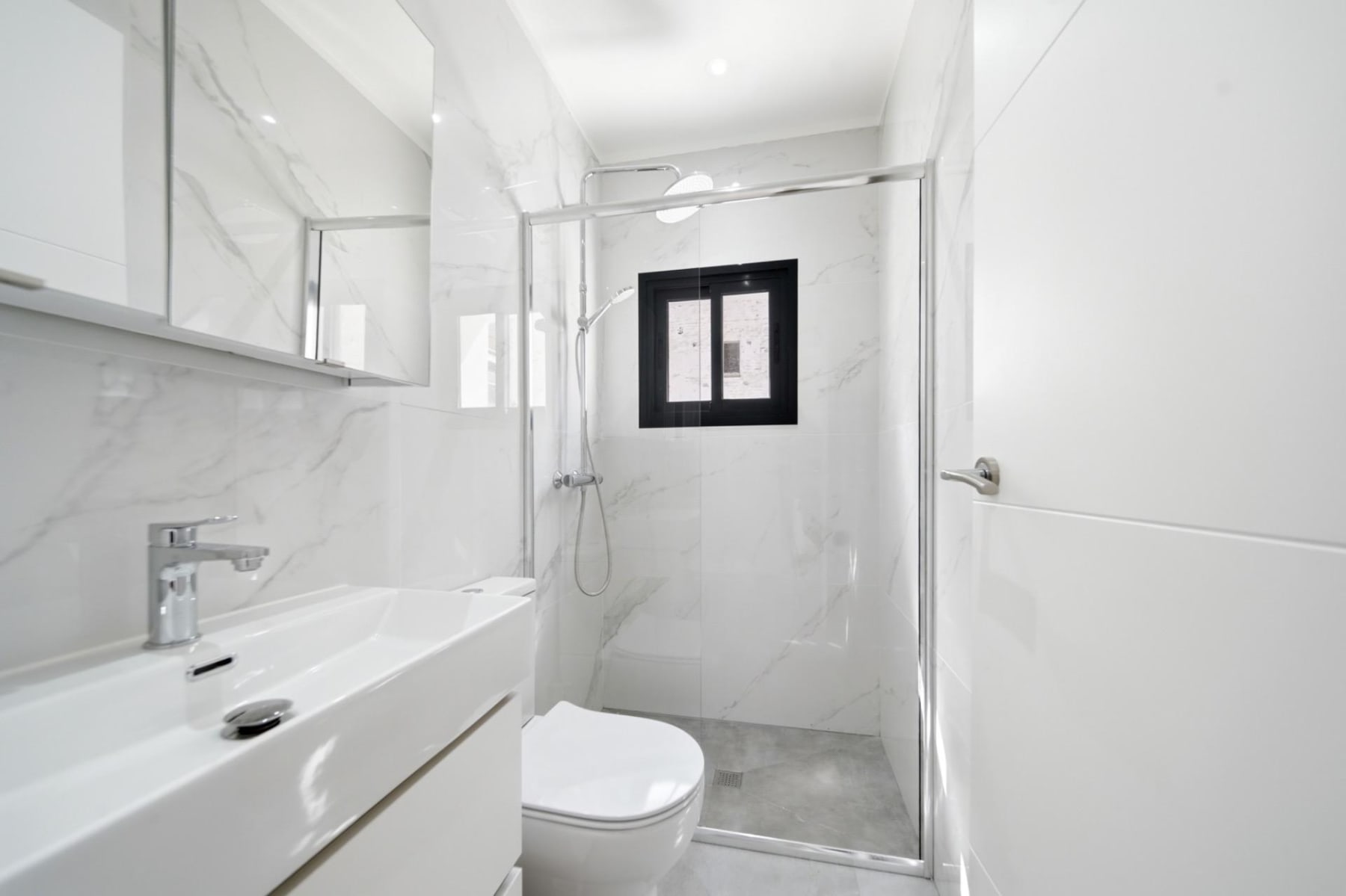 Chalet independiente en venta en Calle de la Roca Negra — 18