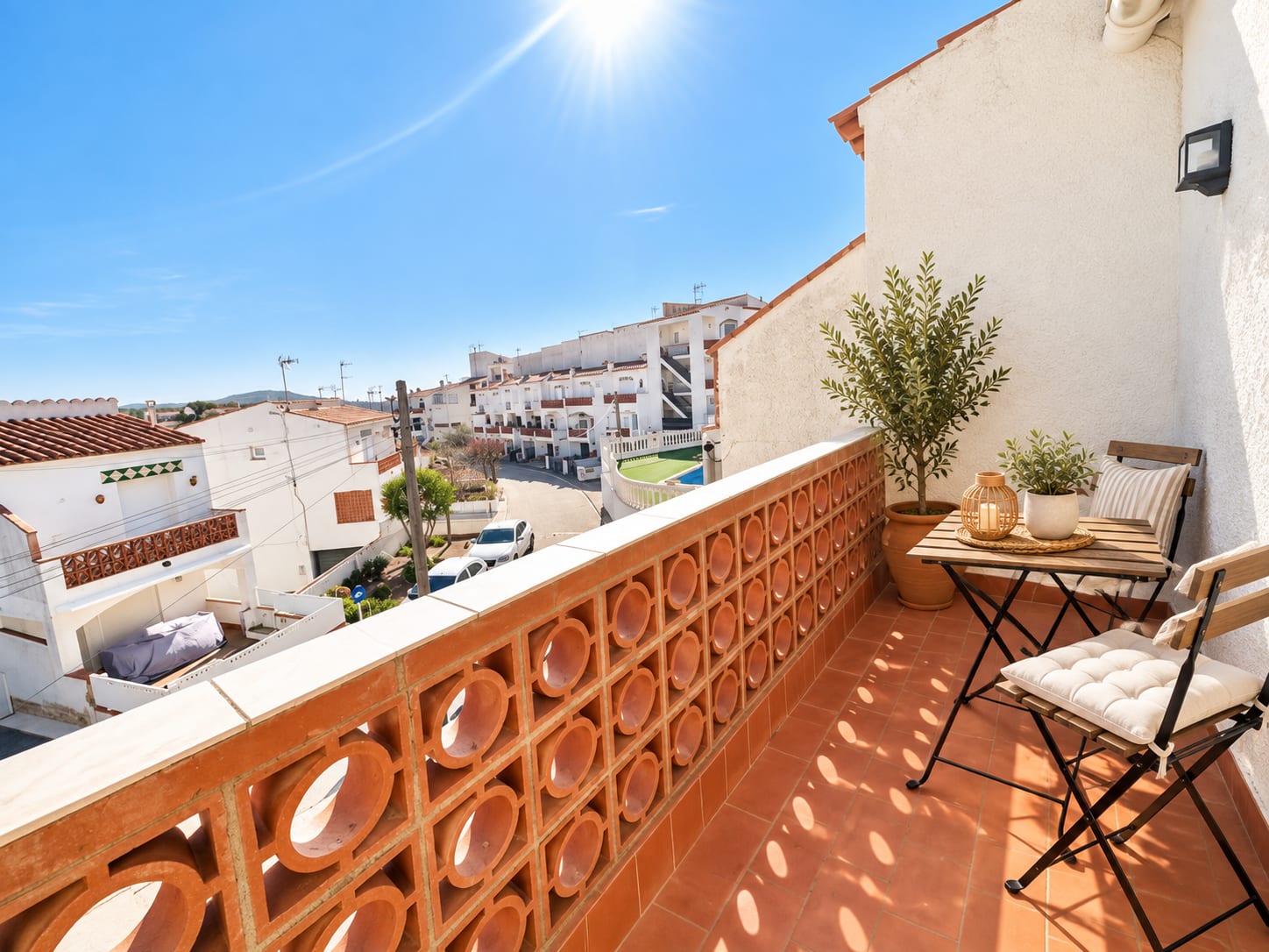 Casa adosada con piscina en Puig Rom — 7