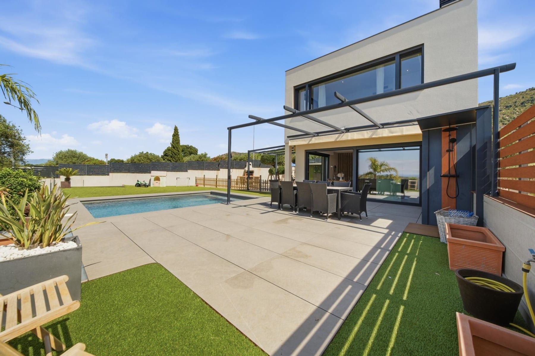 CASA CON PISCINA Y ACABADOS DE ALTA CALIDAD CON VISTAS PANORÁMICAS — 12